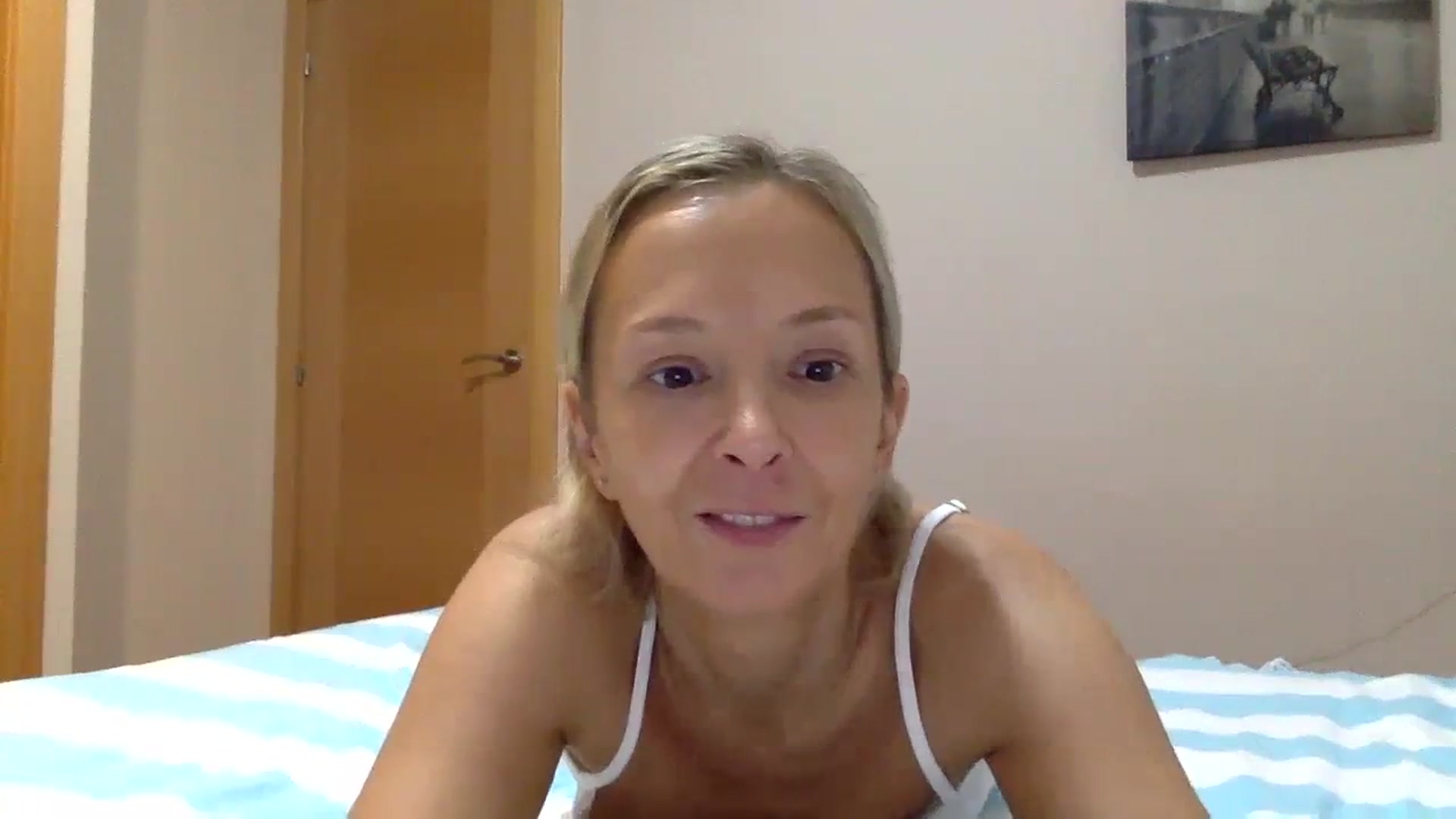 Gallery image thumbnail from Aimeee555's myfreecams stream on, 12/27/2023, 16:49 image 12 of 20