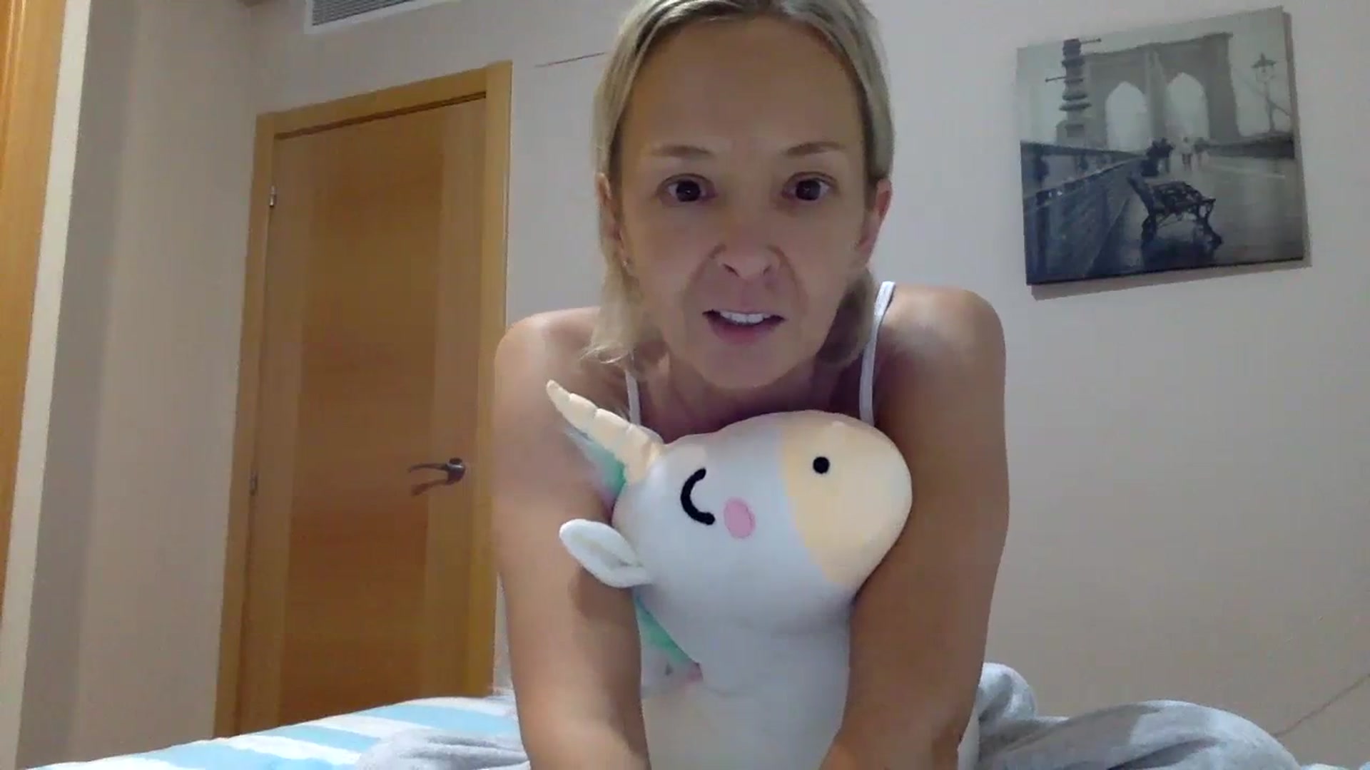Gallery image thumbnail from Aimeee555's myfreecams stream on, 12/27/2023, 16:49 image 17 of 20