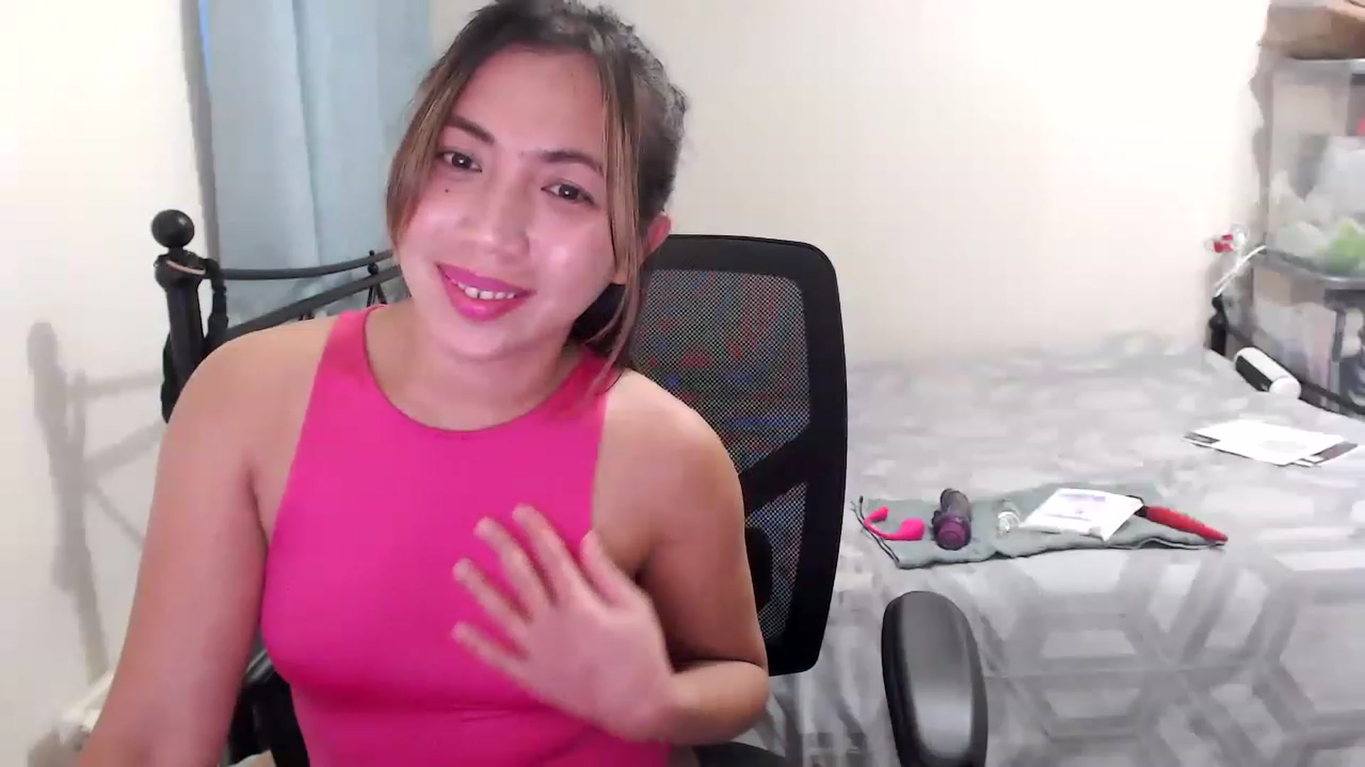 Gallery image thumbnail from AiramUK's myfreecams stream on, 11/28/2022, 15:17 image 16 of 20