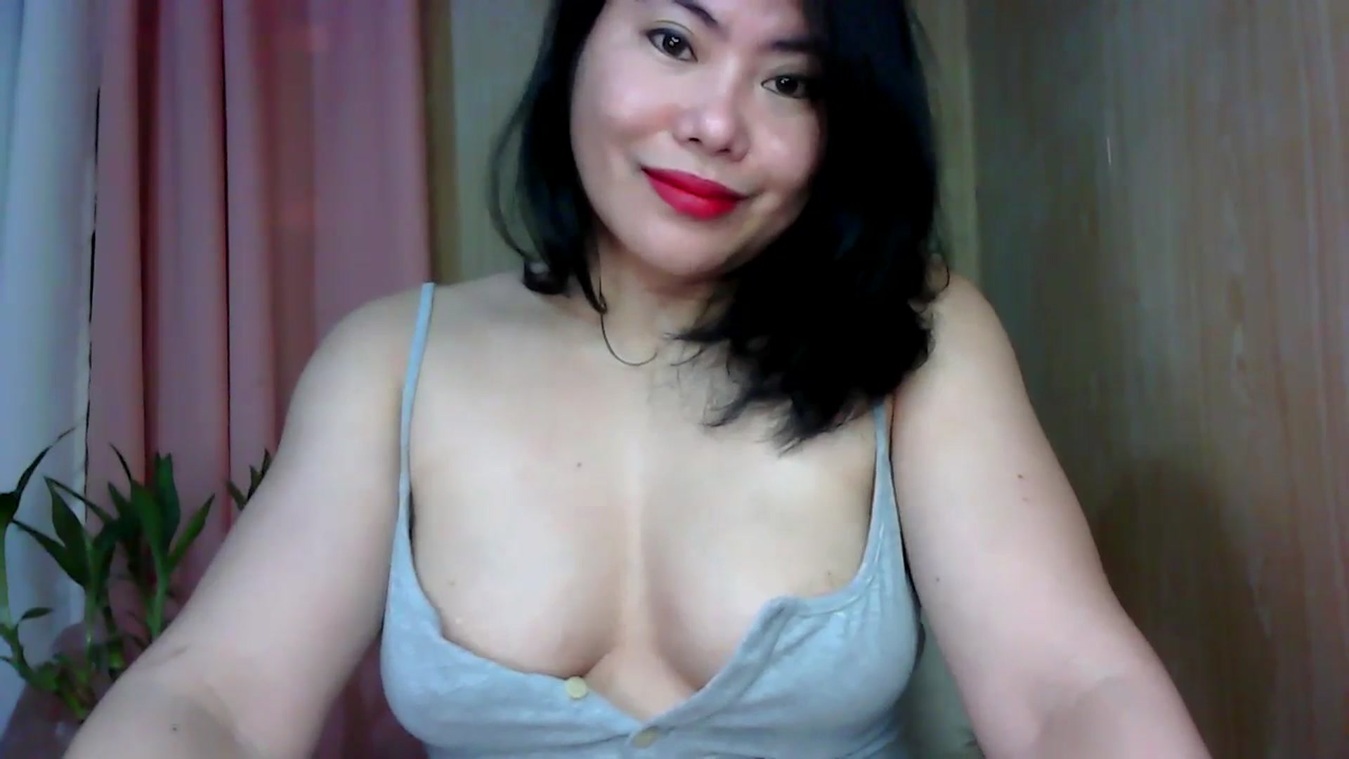 Gallery image thumbnail from Aires1585's myfreecams stream on, 05/19/2025, 02:58 image 4 of 20