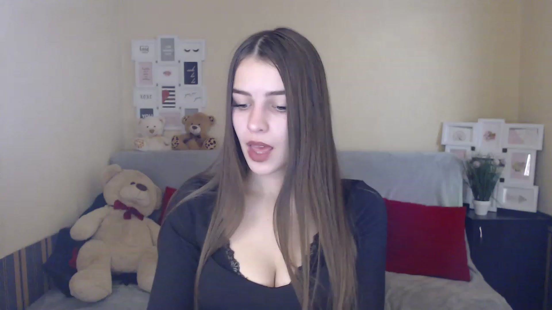 Gallery image thumbnail from Airovissa's myfreecams stream on, 12/06/2022, 12:37 image 8 of 20
