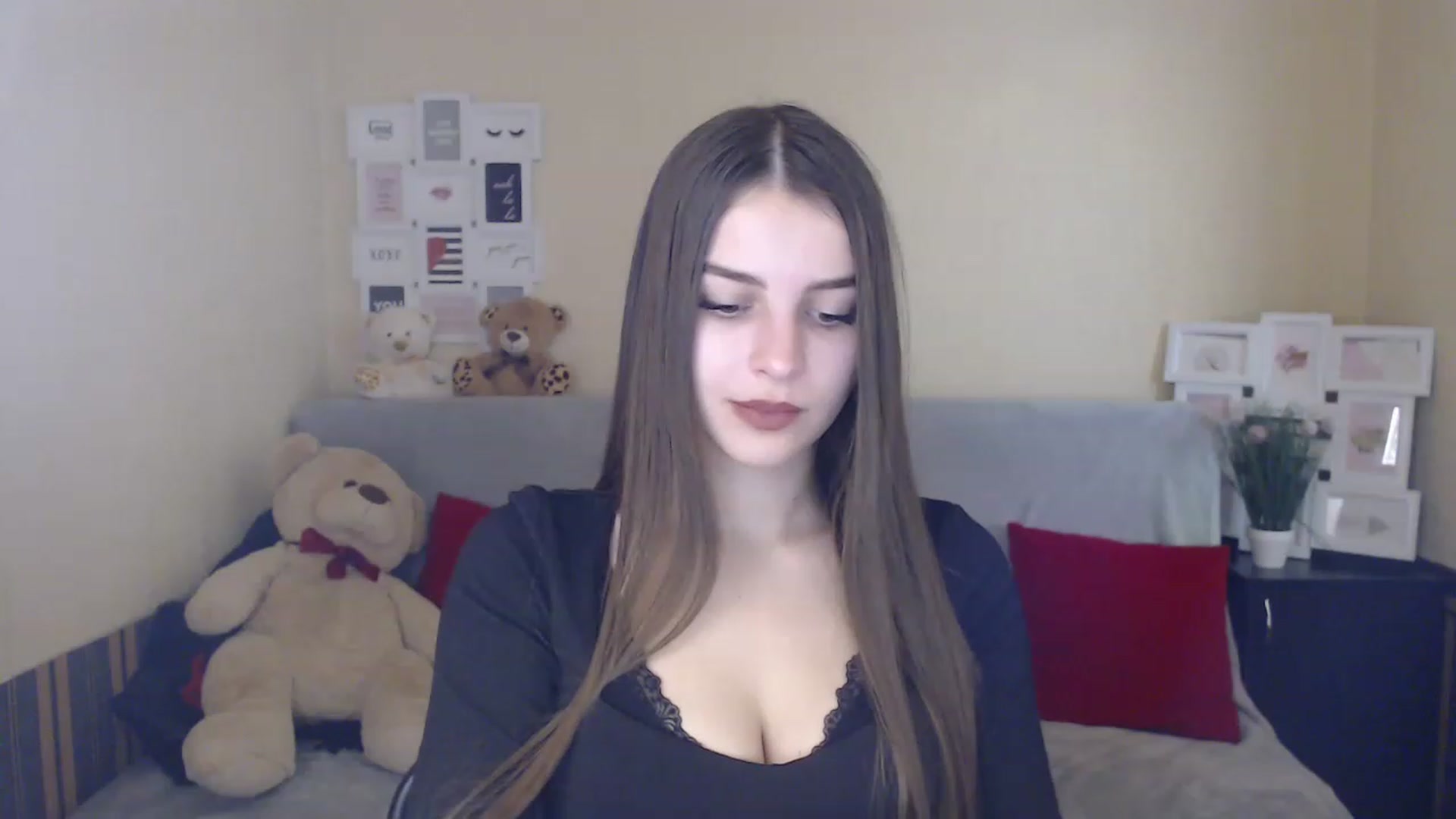 Gallery image thumbnail from Airovissa's myfreecams stream on, 12/06/2022, 12:37 image 11 of 20