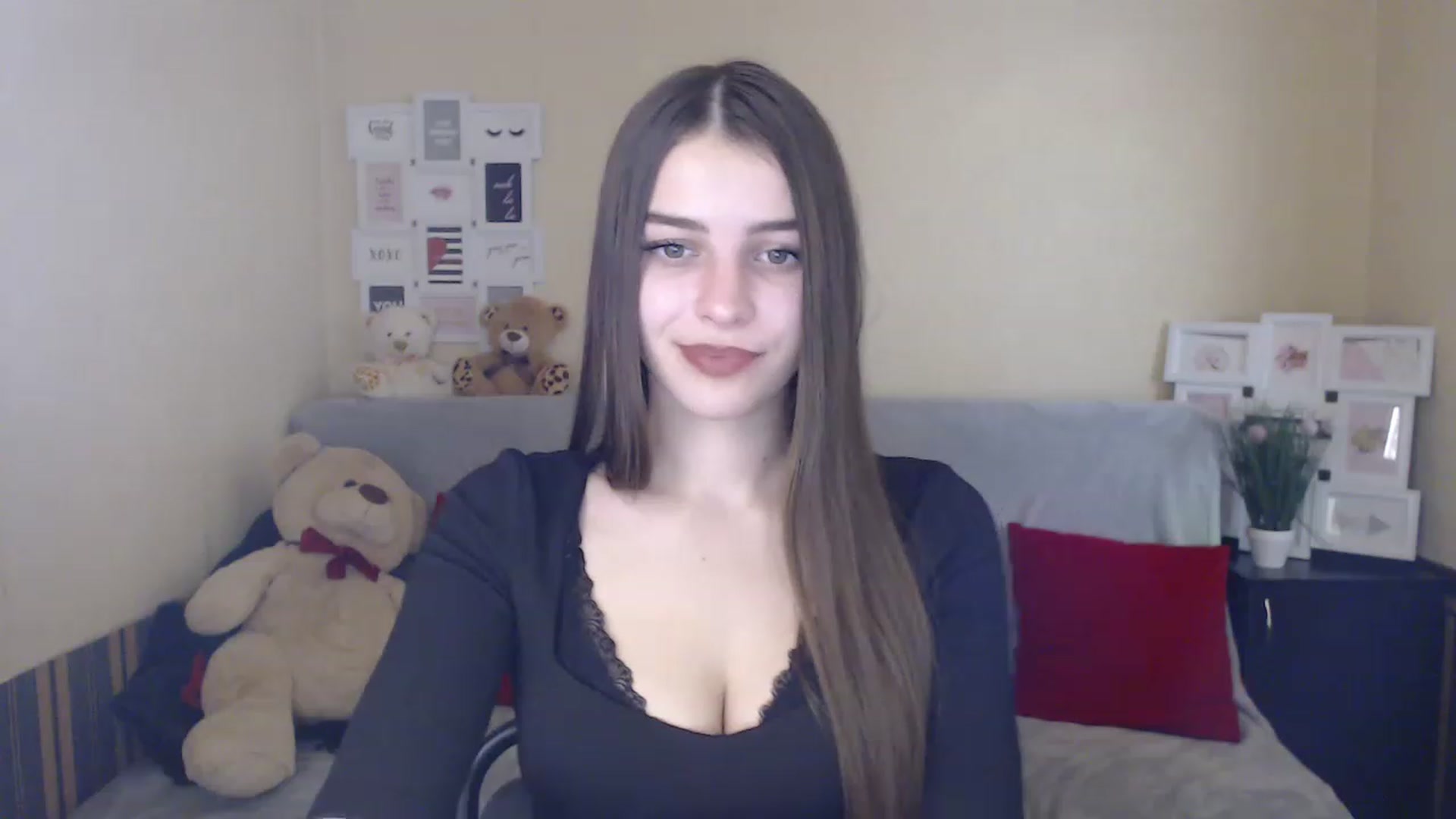 Gallery image thumbnail from Airovissa's myfreecams stream on, 12/06/2022, 12:37 image 20 of 20