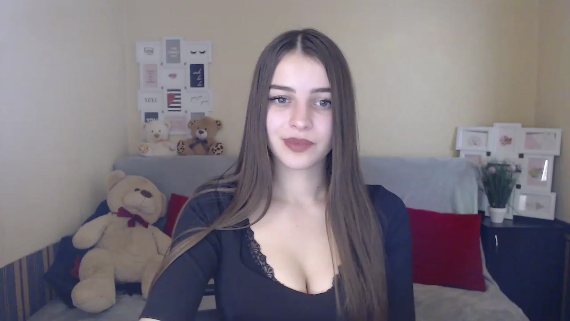 Gallery image thumbnail from Airovissa's myfreecams stream on, 12/06/2022, 12:37 image 7 of 20