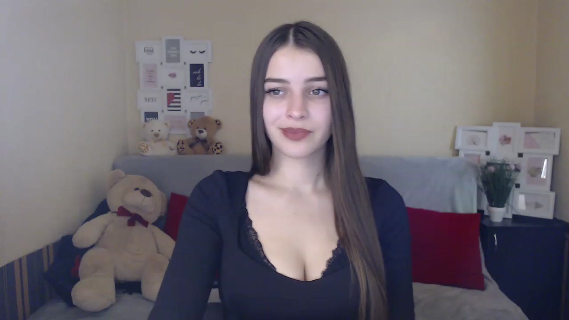 Gallery image thumbnail from Airovissa's myfreecams stream on, 12/06/2022, 12:37 image 15 of 20