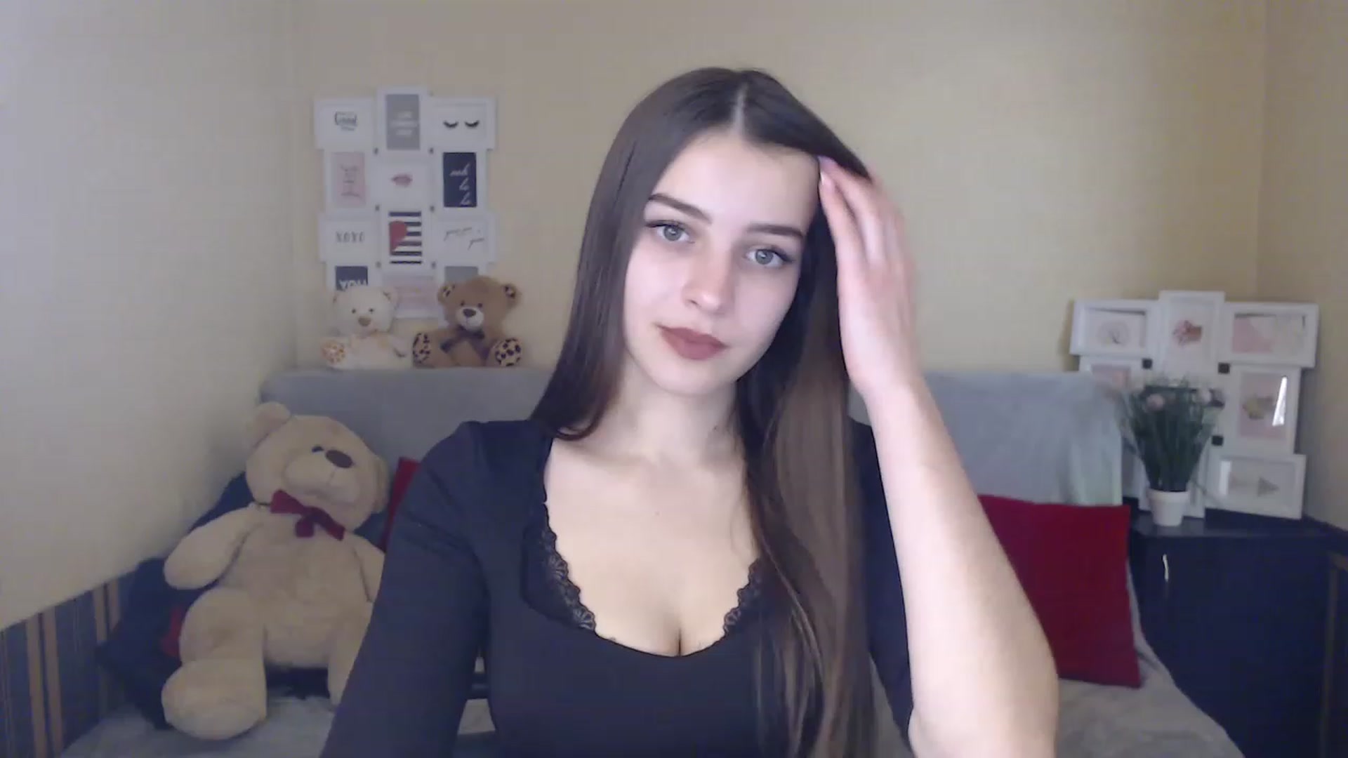Gallery image thumbnail from Airovissa's myfreecams stream on, 12/06/2022, 12:37 image 3 of 20