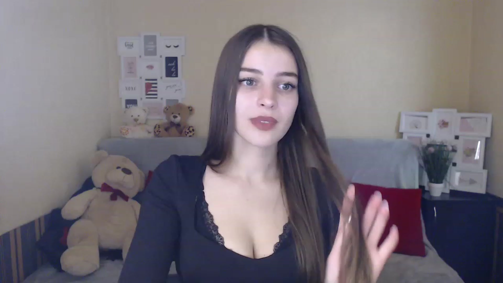 Gallery image thumbnail from Airovissa's myfreecams stream on, 12/06/2022, 12:37 image 4 of 20