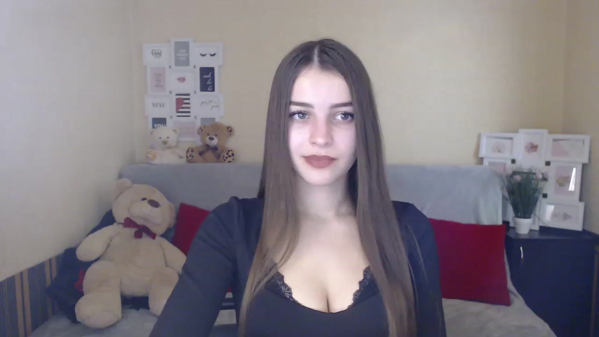 Gallery image thumbnail from Airovissa's myfreecams stream on, 12/06/2022, 12:37 image 13 of 20