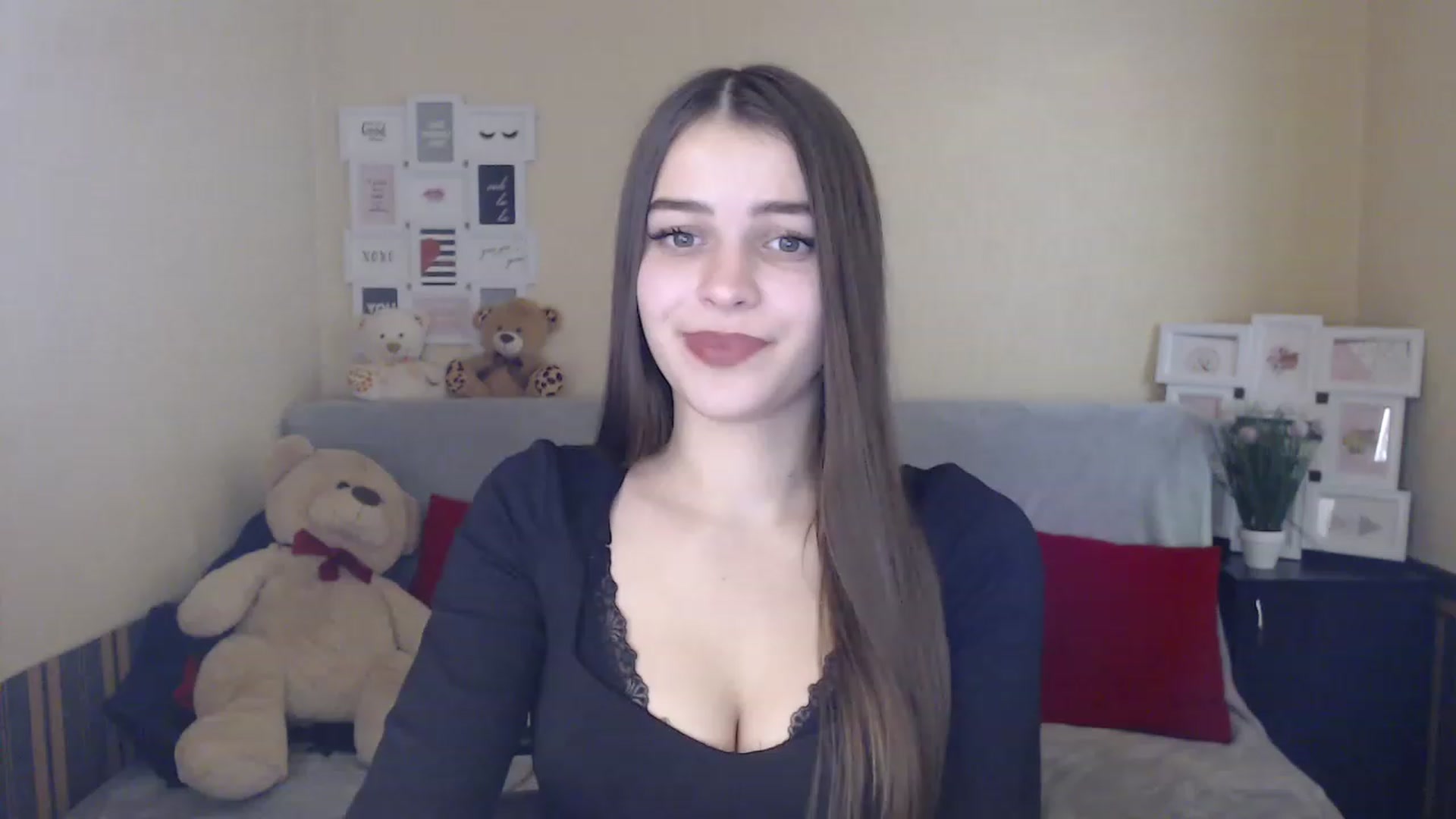 Gallery image thumbnail from Airovissa's myfreecams stream on, 12/06/2022, 12:37 image 1 of 20