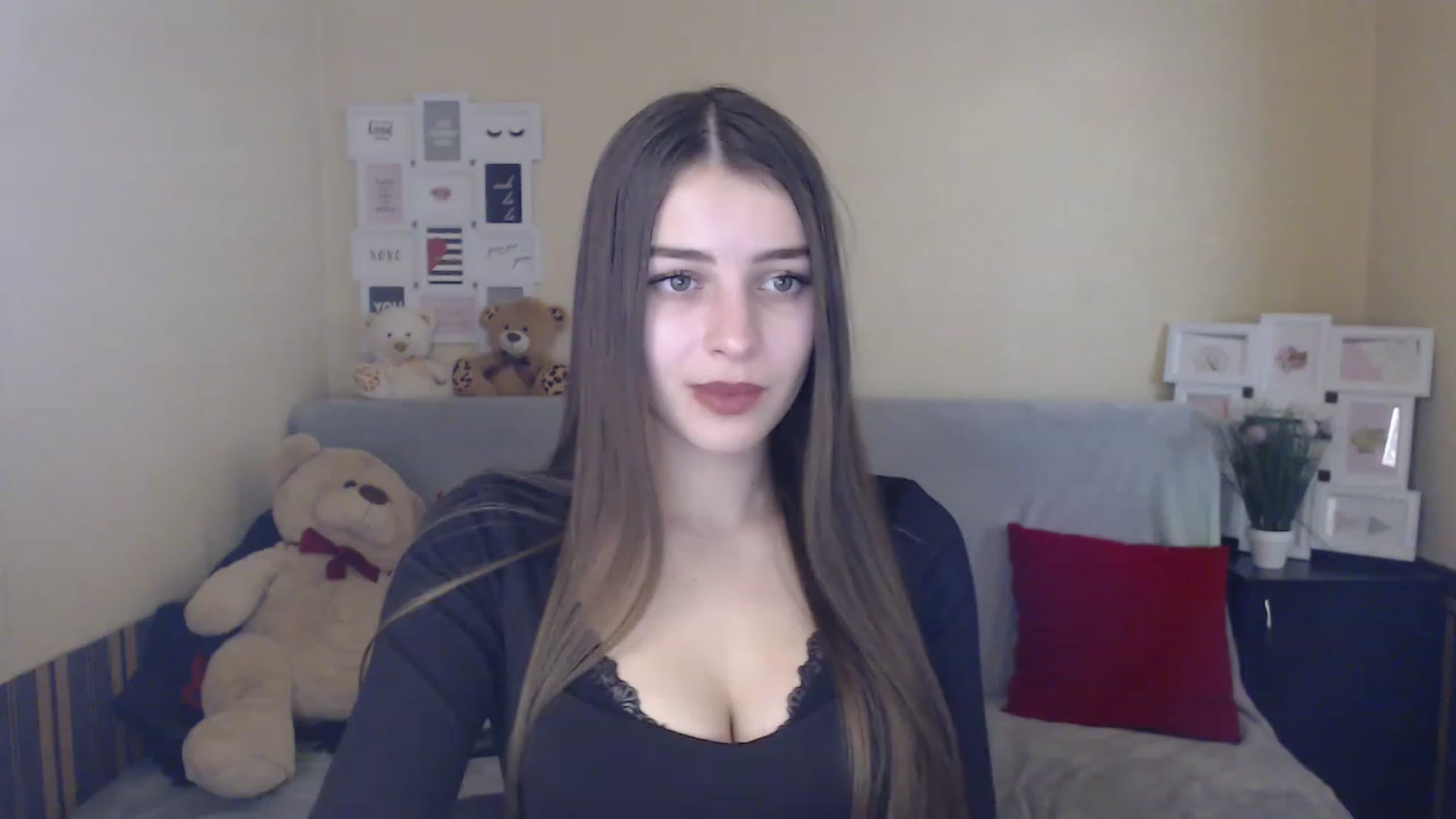 Gallery image thumbnail from Airovissa's myfreecams stream on, 12/06/2022, 12:37 image 9 of 20