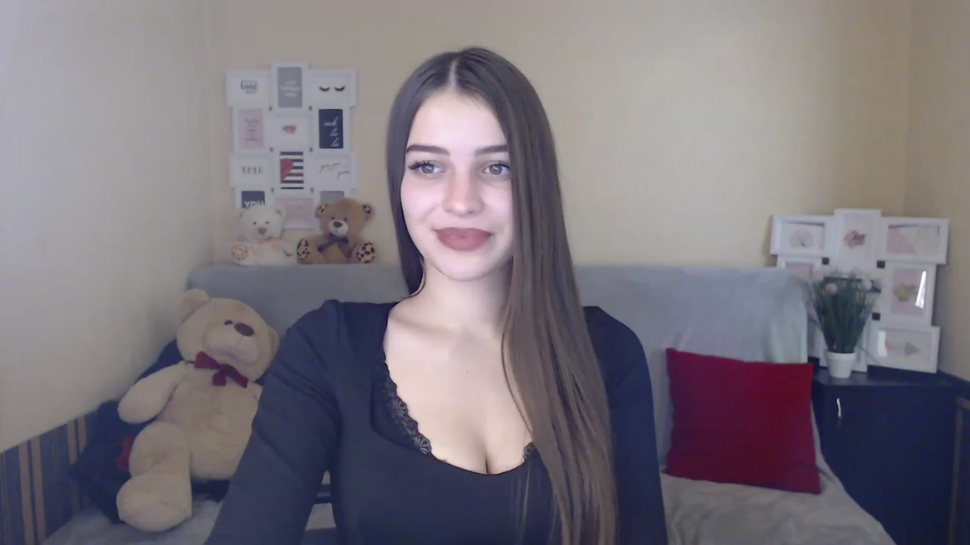 Gallery image thumbnail from Airovissa's myfreecams stream on, 12/06/2022, 12:37 image 5 of 20
