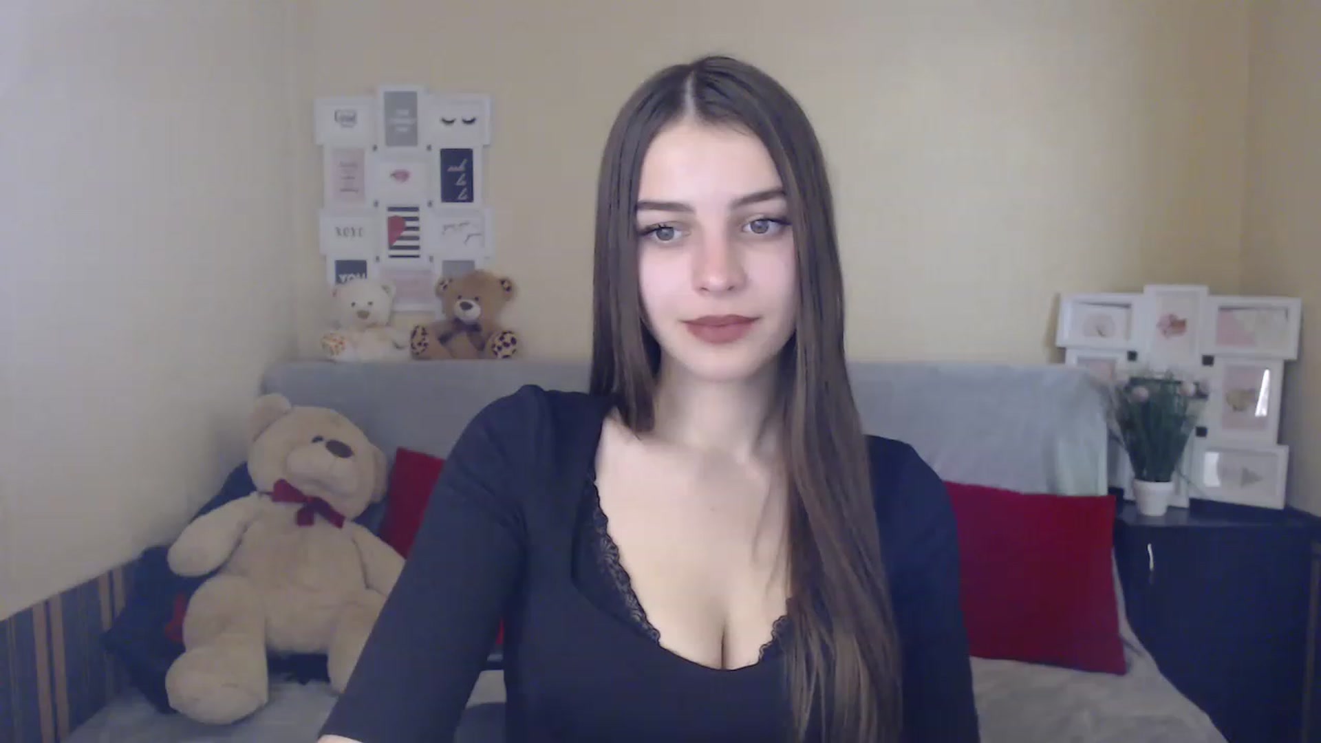 Gallery image thumbnail from Airovissa's myfreecams stream on, 12/06/2022, 12:37 image 17 of 20