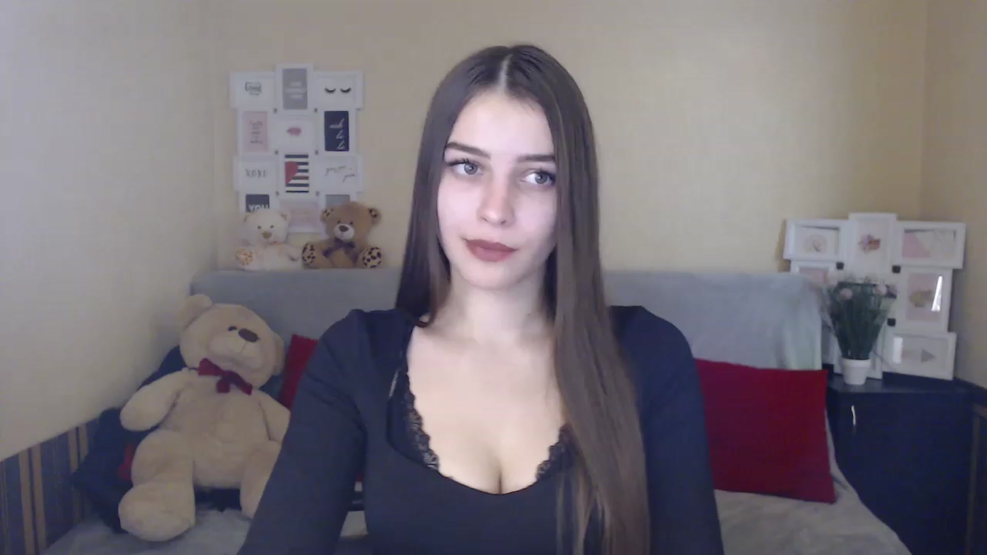 Gallery image thumbnail from Airovissa's myfreecams stream on, 12/06/2022, 12:37 image 2 of 20