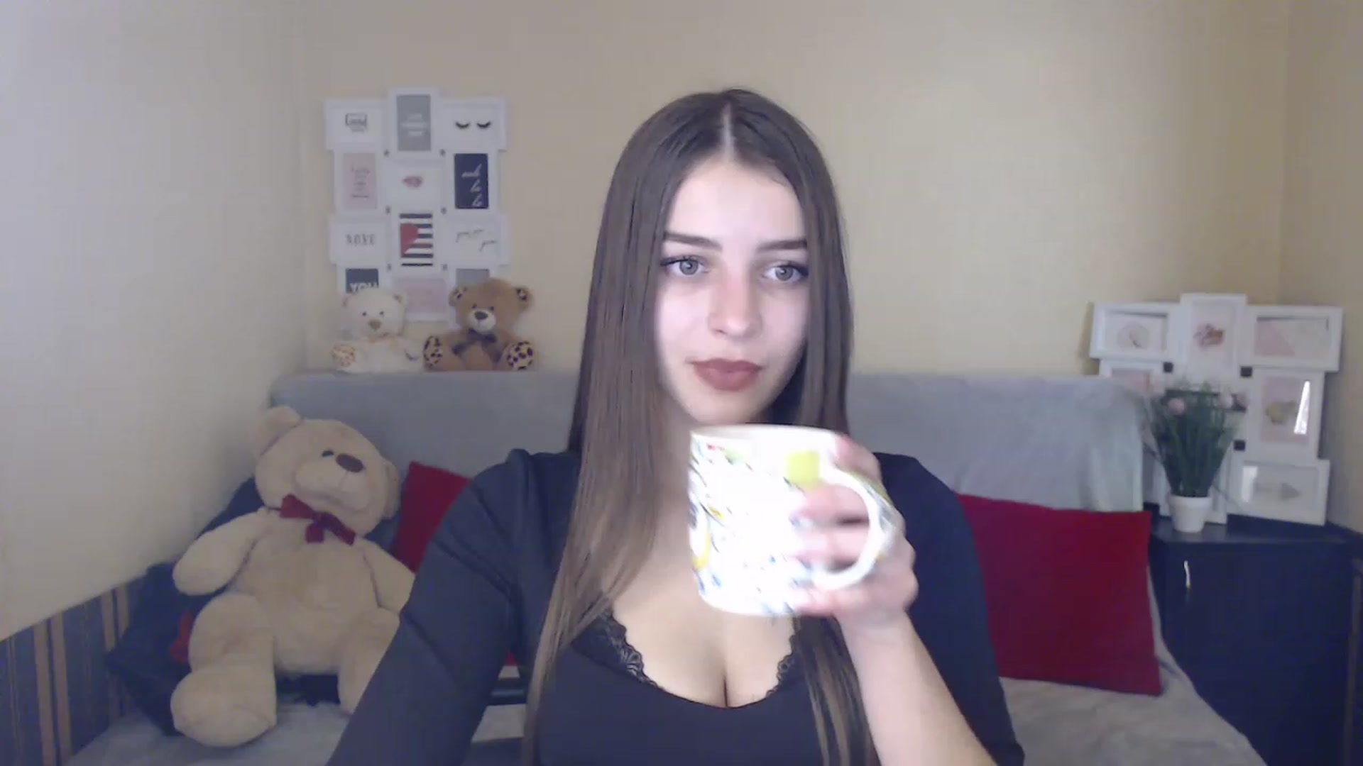 Gallery image thumbnail from Airovissa's myfreecams stream on, 12/06/2022, 12:37 image 12 of 20