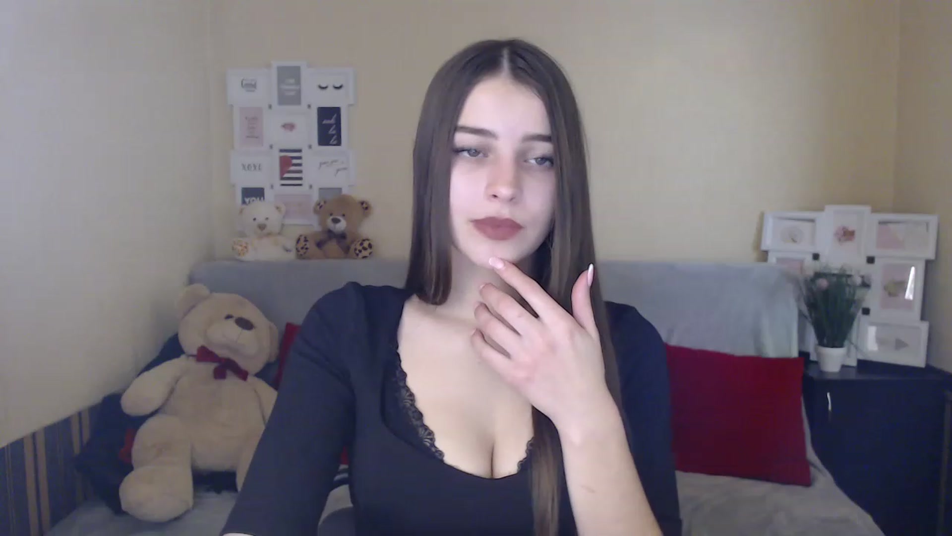 Gallery image thumbnail from Airovissa's myfreecams stream on, 12/06/2022, 12:37 image 18 of 20