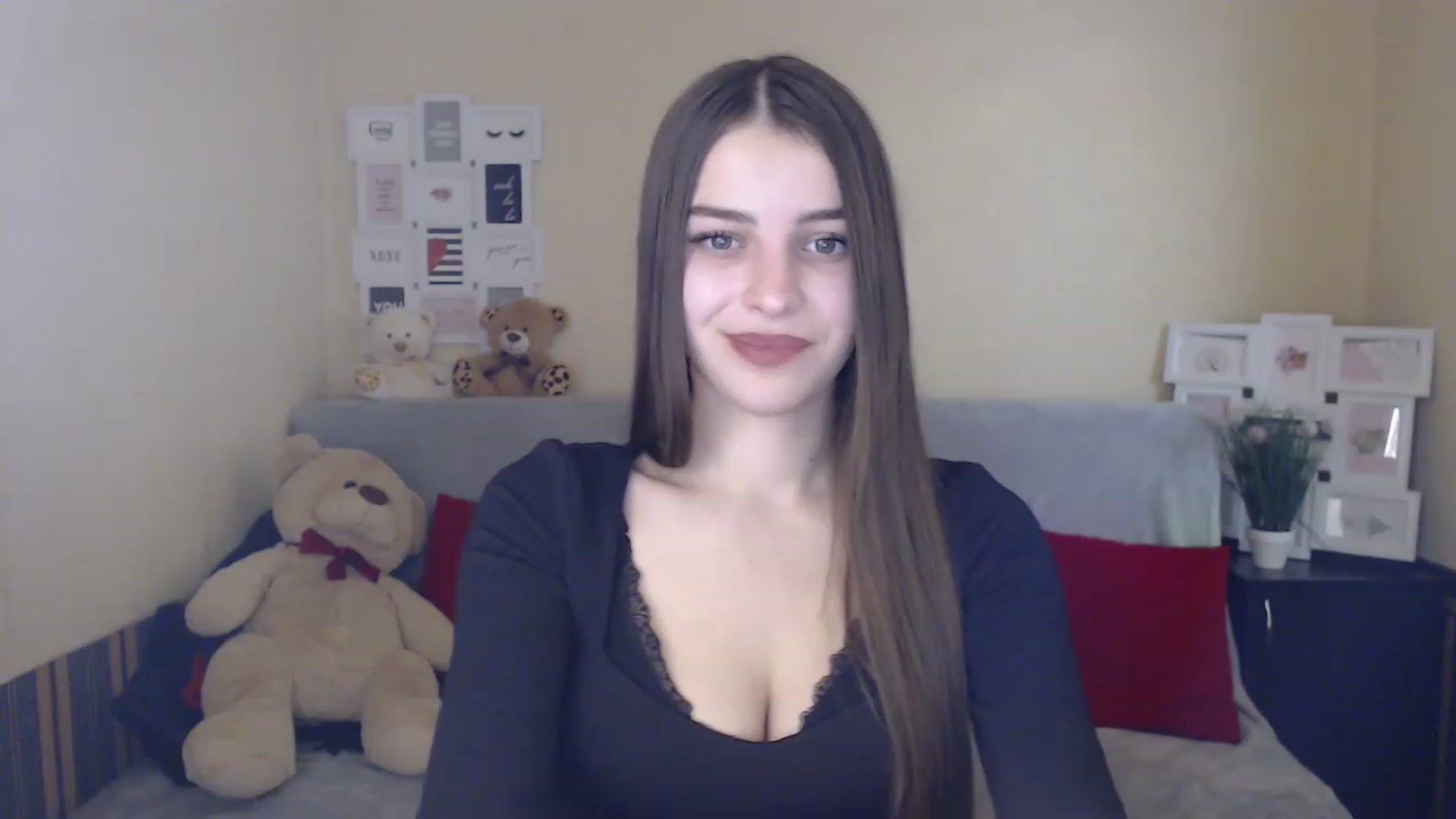 Gallery image thumbnail from Airovissa's myfreecams stream on, 12/06/2022, 12:37 image 16 of 20