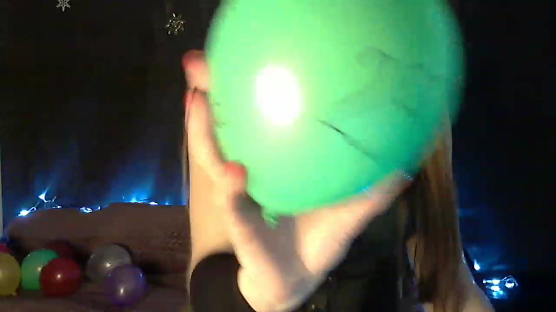 Gallery image thumbnail from Airovissa's myfreecams stream on, 12/18/2022, 12:10 image 11 of 20
