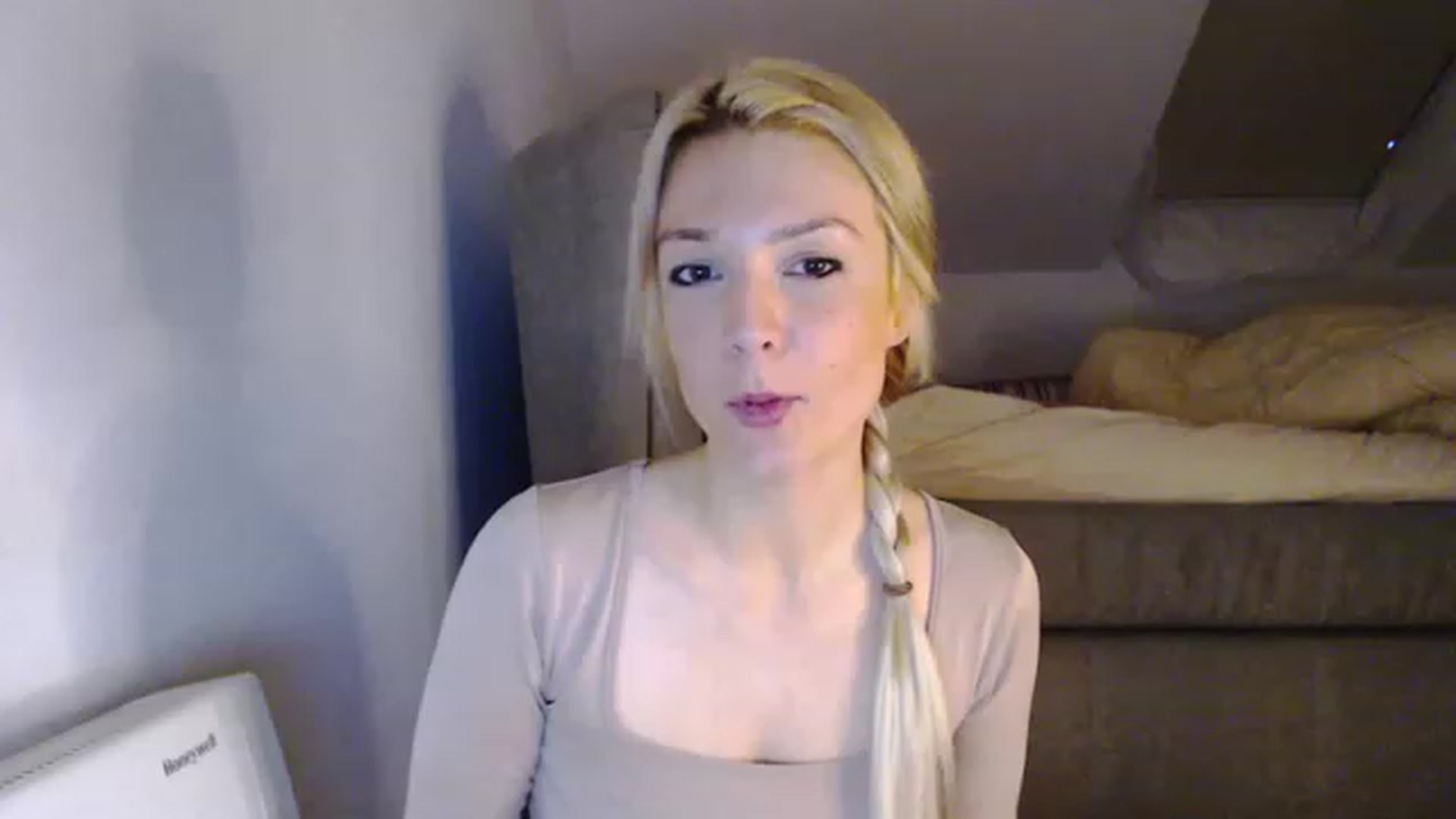 Gallery image thumbnail from Ais__'s myfreecams stream on, 03/19/2023, 16:40 image 19 of 20