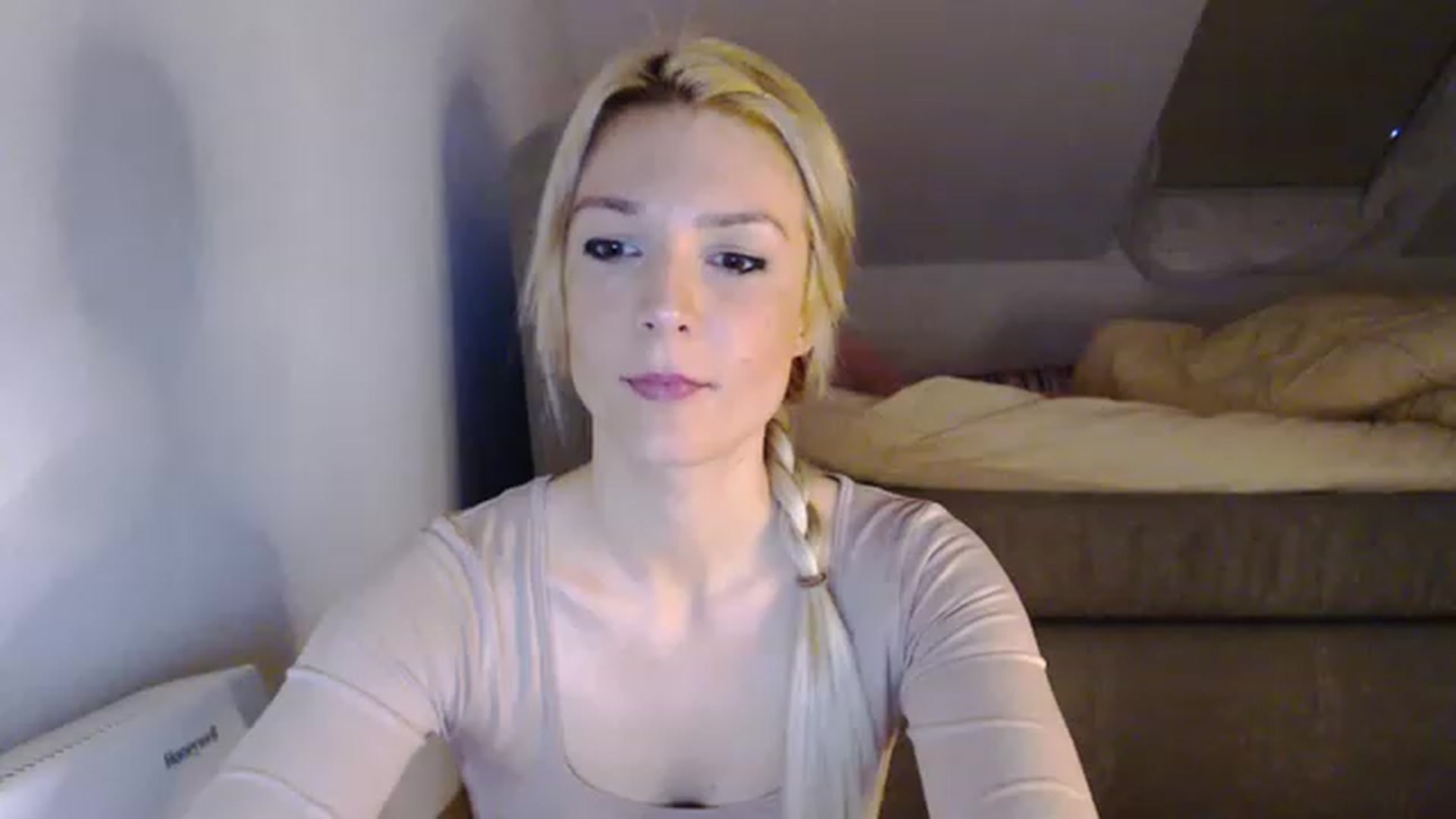 Gallery image thumbnail from Ais__'s myfreecams stream on, 03/19/2023, 16:40 image 17 of 20
