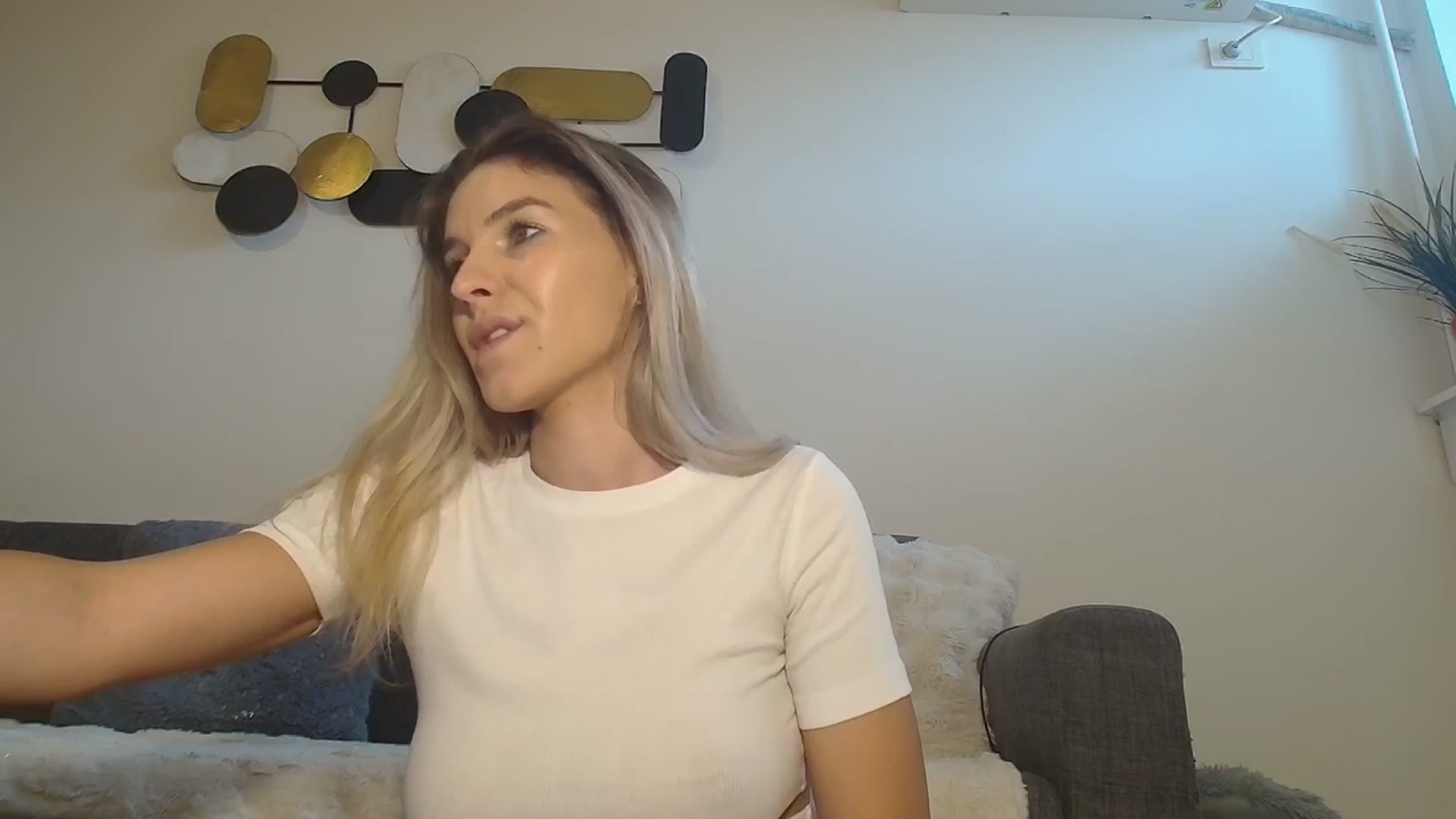 Gallery image thumbnail from Aisha4fun's myfreecams stream on, 05/28/2025, 13:55 image 14 of 20