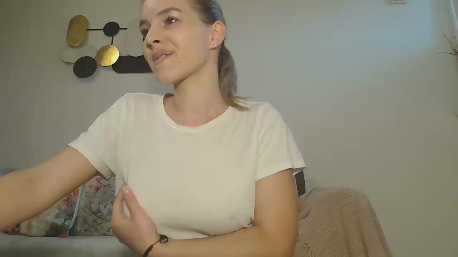 Gallery image thumbnail from Aisha4fun's myfreecams stream on, 06/09/2026, 14:00 image 3 of 20