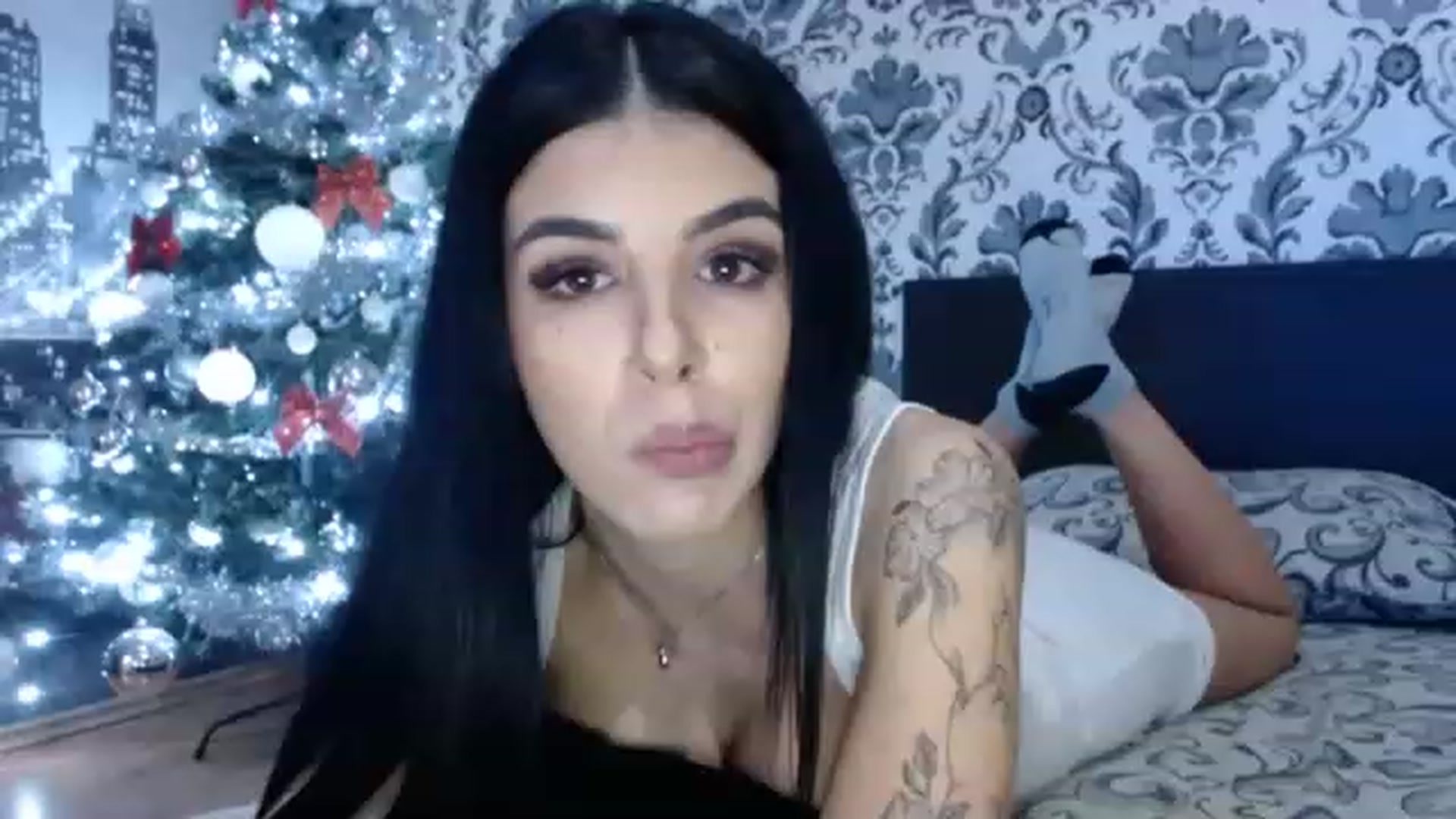 Gallery image thumbnail from AishaKenda's myfreecams stream on, 12/20/2022, 19:04 image 20 of 20