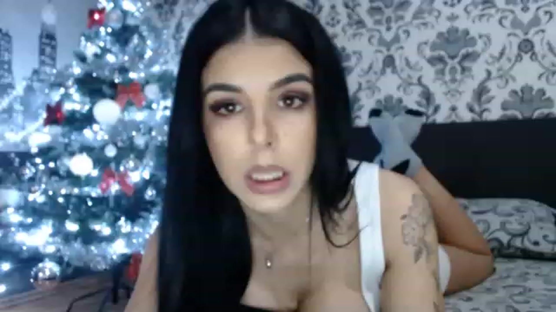 Gallery image thumbnail from AishaKenda's myfreecams stream on, 12/20/2022, 19:04 image 14 of 20
