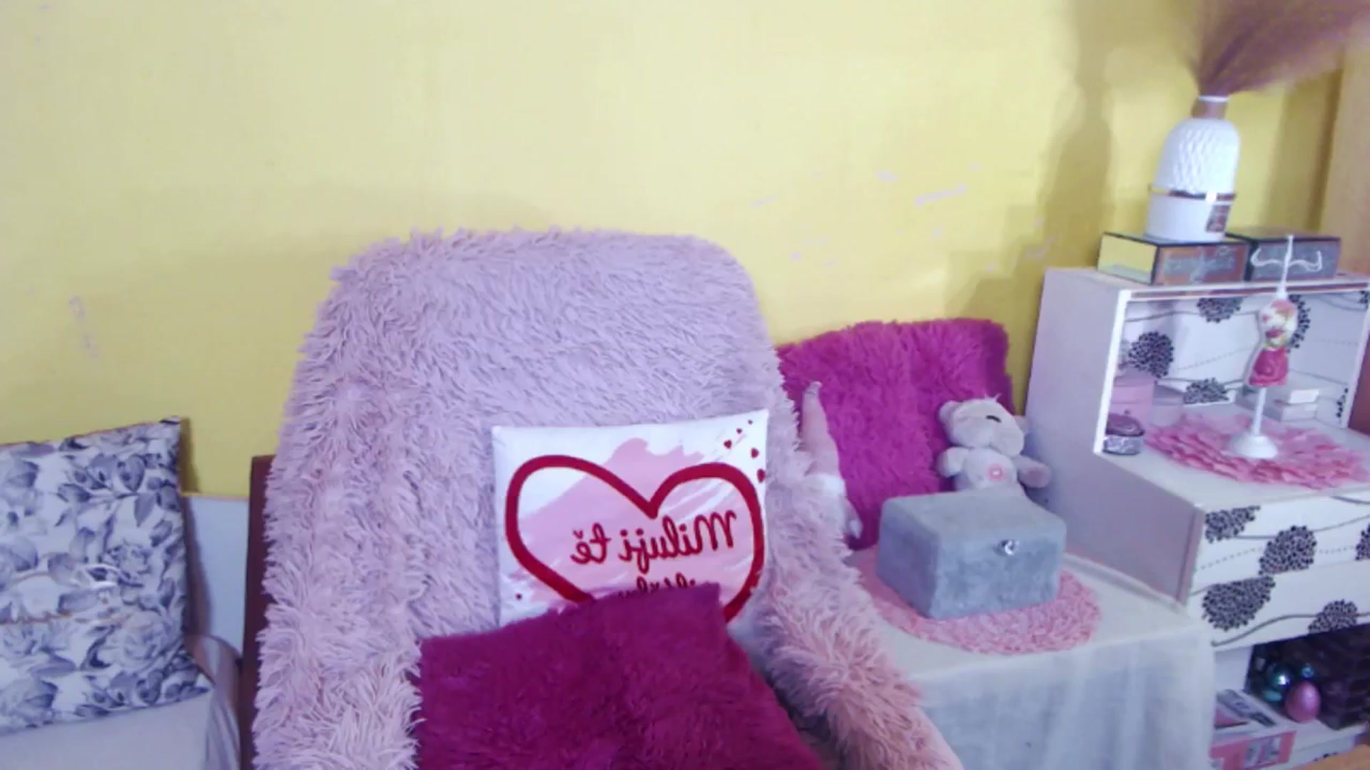 Gallery image thumbnail from AishaLee's myfreecams stream on, 02/14/2024, 19:14 image 14 of 20