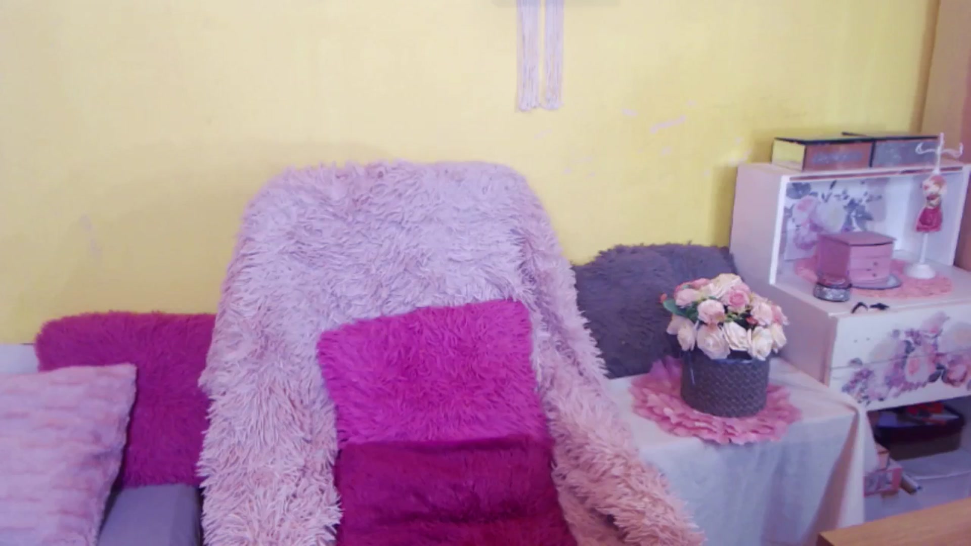 Gallery image thumbnail from AishaLee's myfreecams stream on, 06/18/2024, 13:23 image 15 of 20