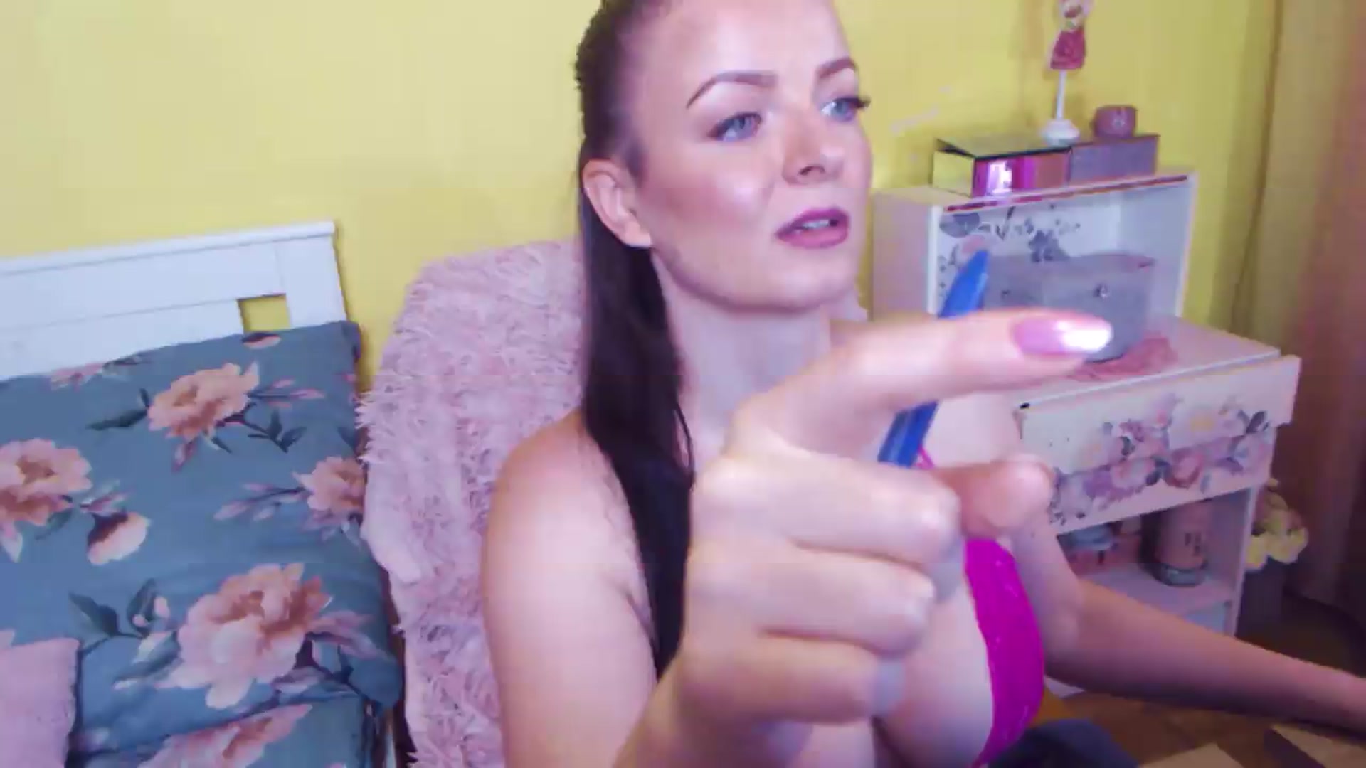 Gallery image thumbnail from AishaLee's myfreecams stream on, 08/20/2026, 12:24 image 6 of 20