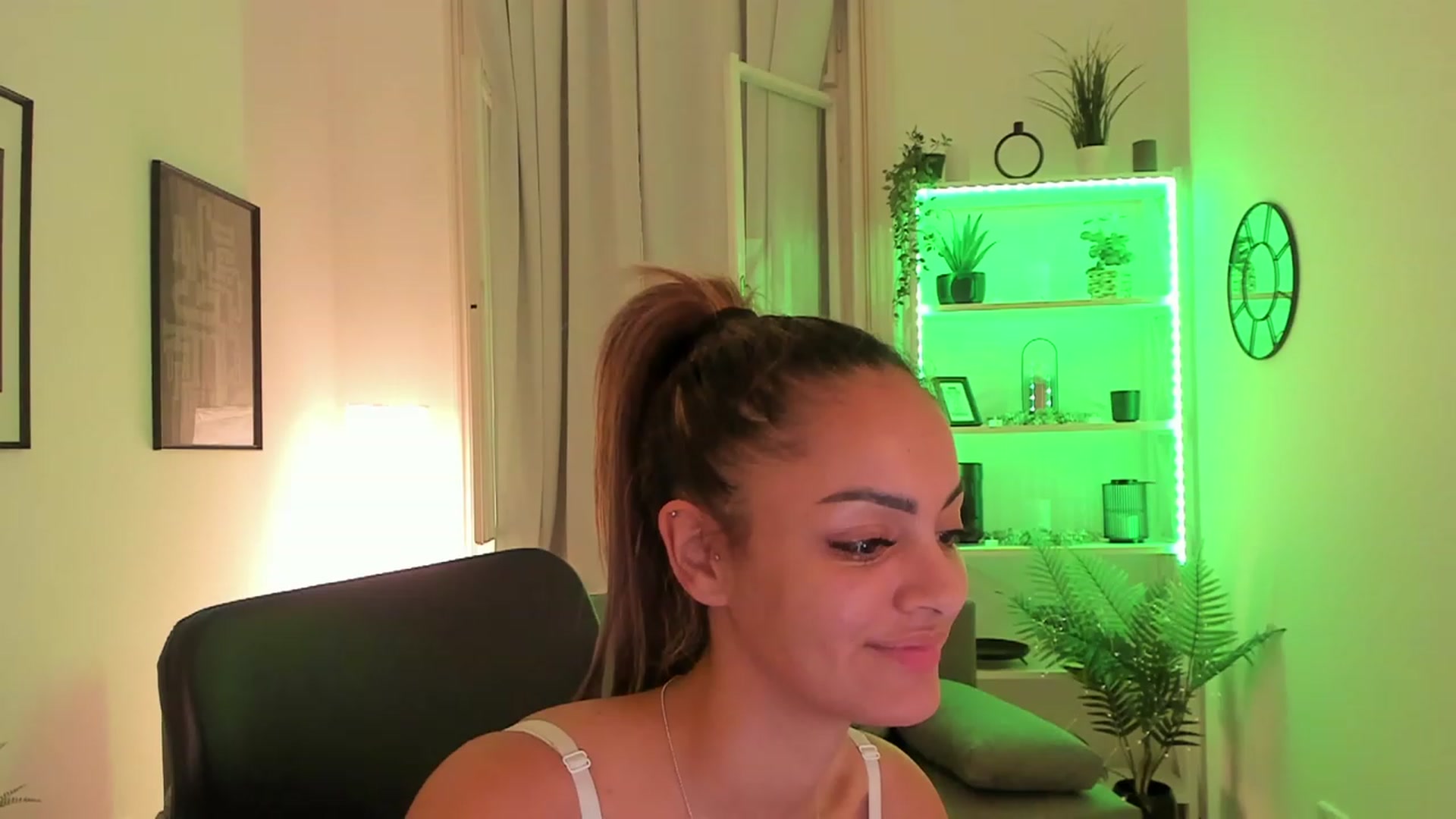 Gallery image thumbnail from Aisha_dream's myfreecams stream on, 09/28/2023, 20:43 image 19 of 20