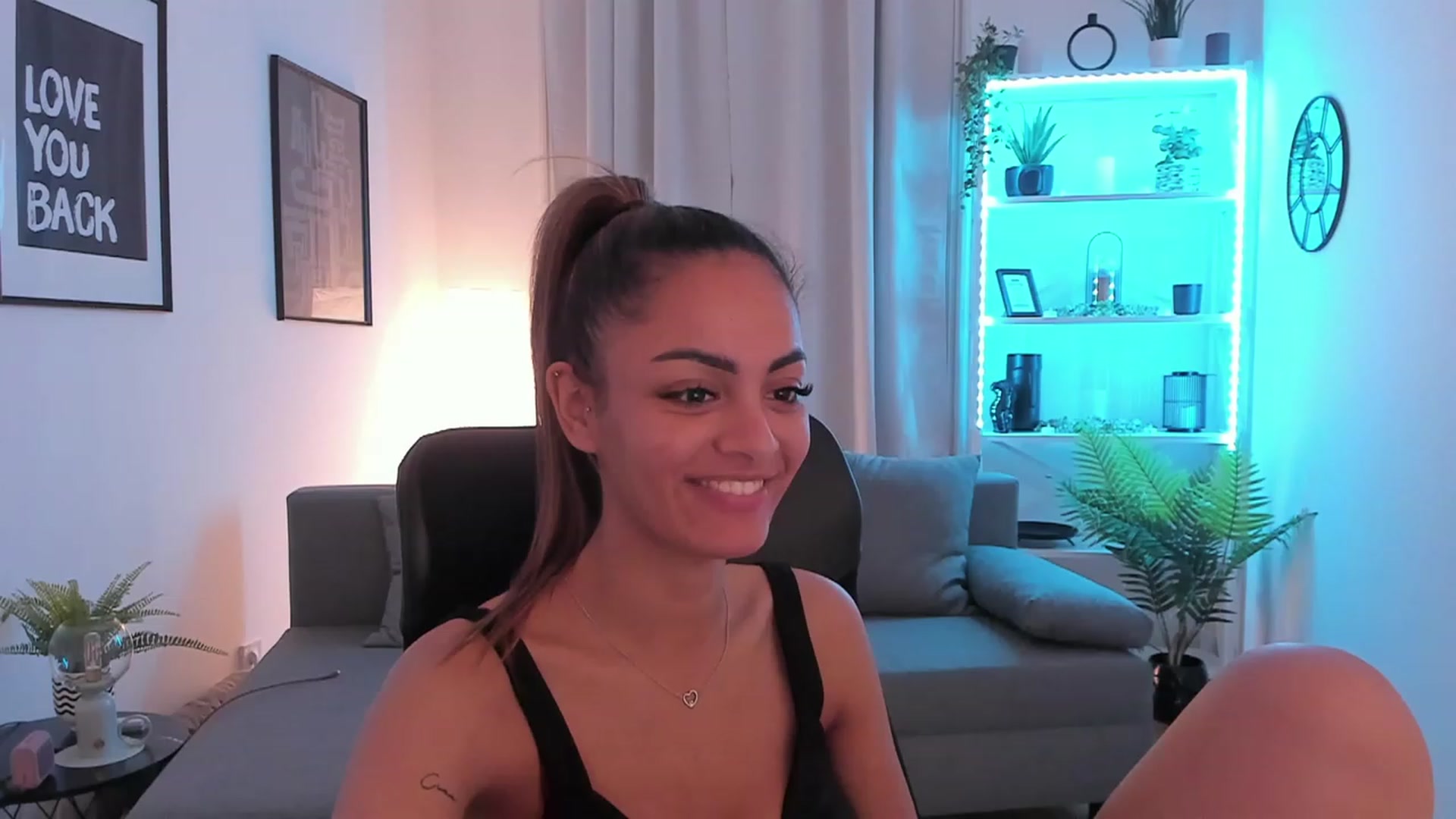 Gallery image thumbnail from Aisha_dream's myfreecams stream on, 10/05/2023, 22:04 image 6 of 20