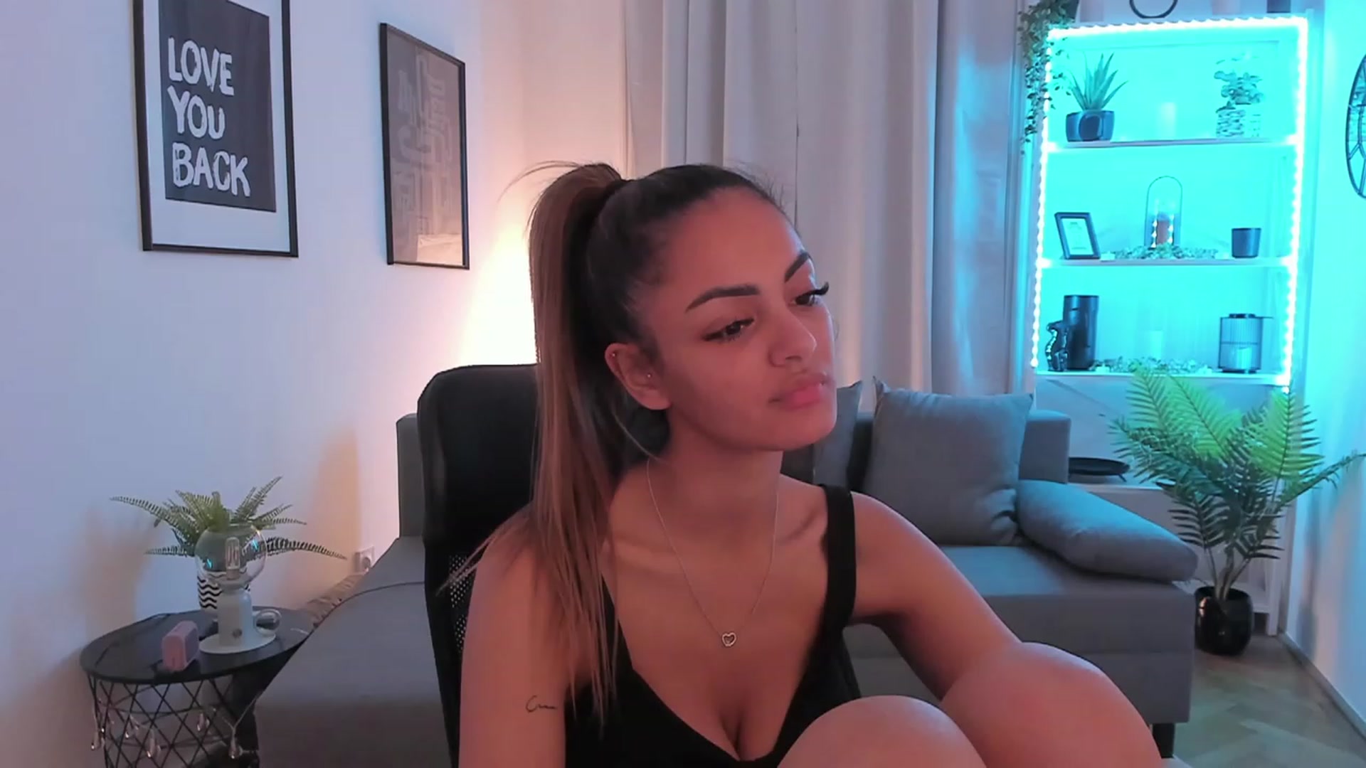 Gallery image thumbnail from Aisha_dream's myfreecams stream on, 10/05/2023, 22:04 image 17 of 20