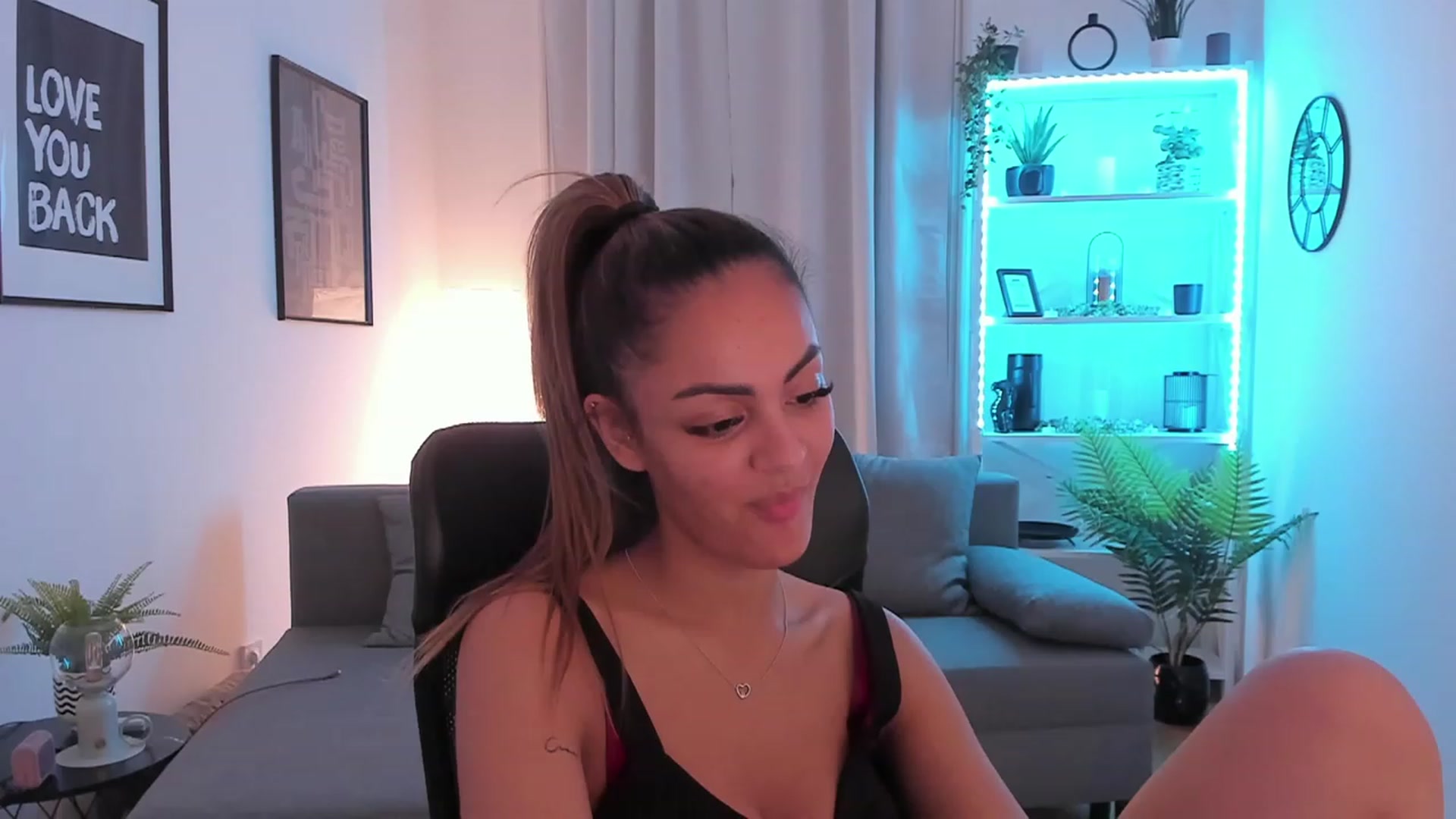 Gallery image thumbnail from Aisha_dream's myfreecams stream on, 10/05/2023, 22:04 image 4 of 20