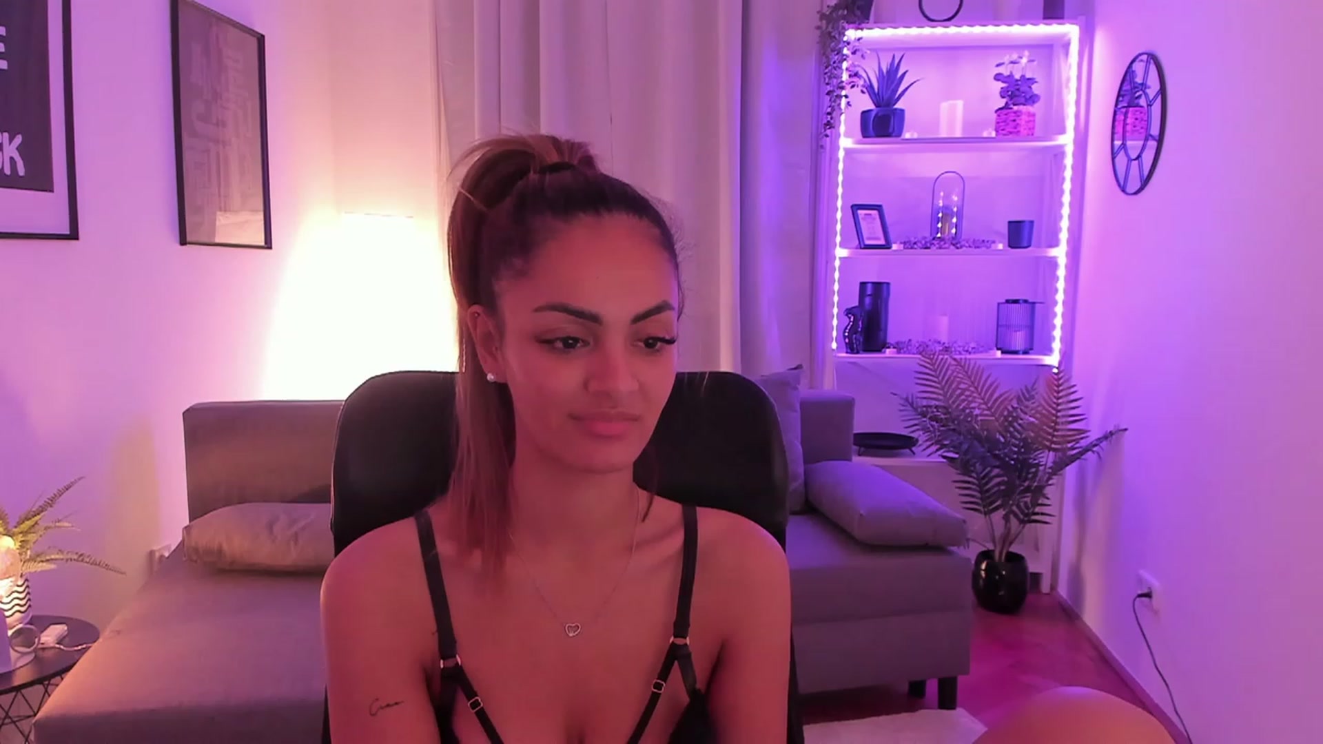 Gallery image thumbnail from Aisha_dream's myfreecams stream on, 10/08/2023, 23:45 image 9 of 20