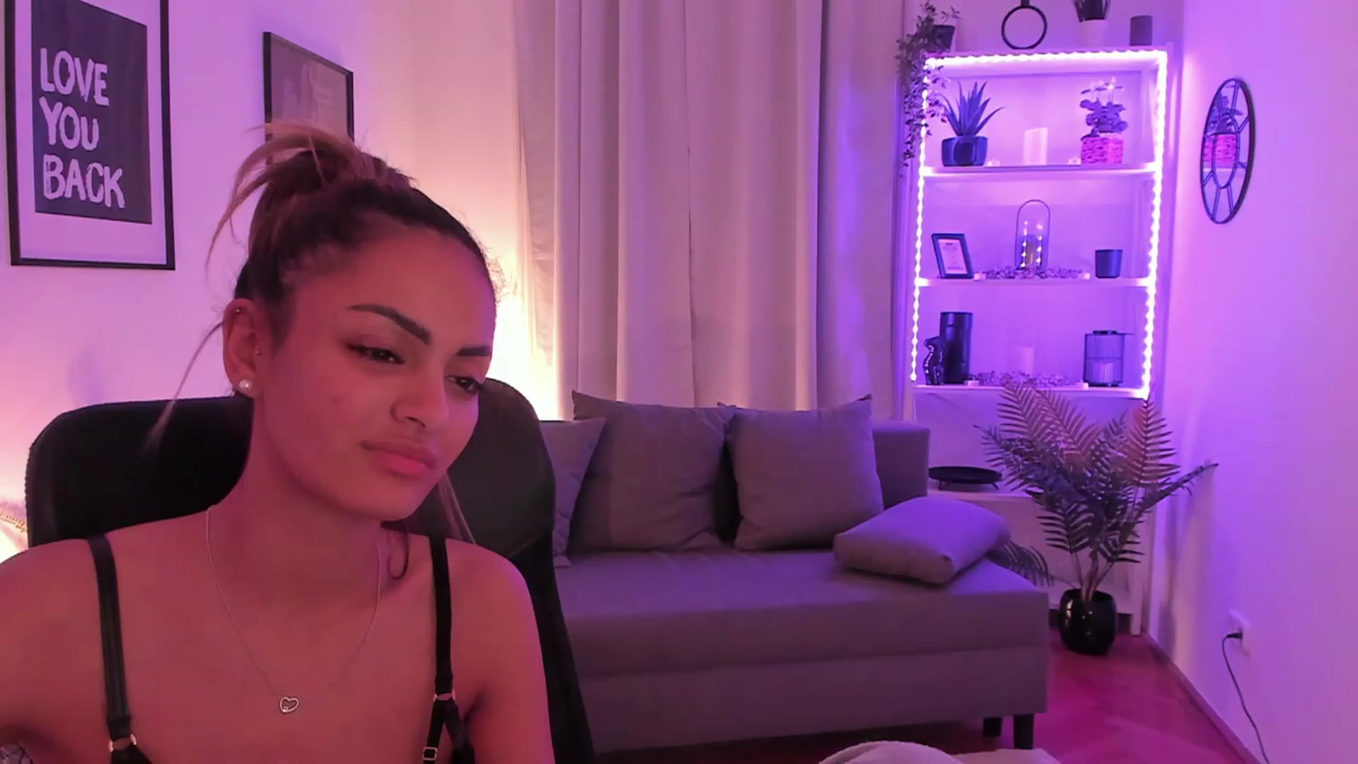 Gallery image thumbnail from Aisha_dream's myfreecams stream on, 10/09/2023, 24:38 image 10 of 20