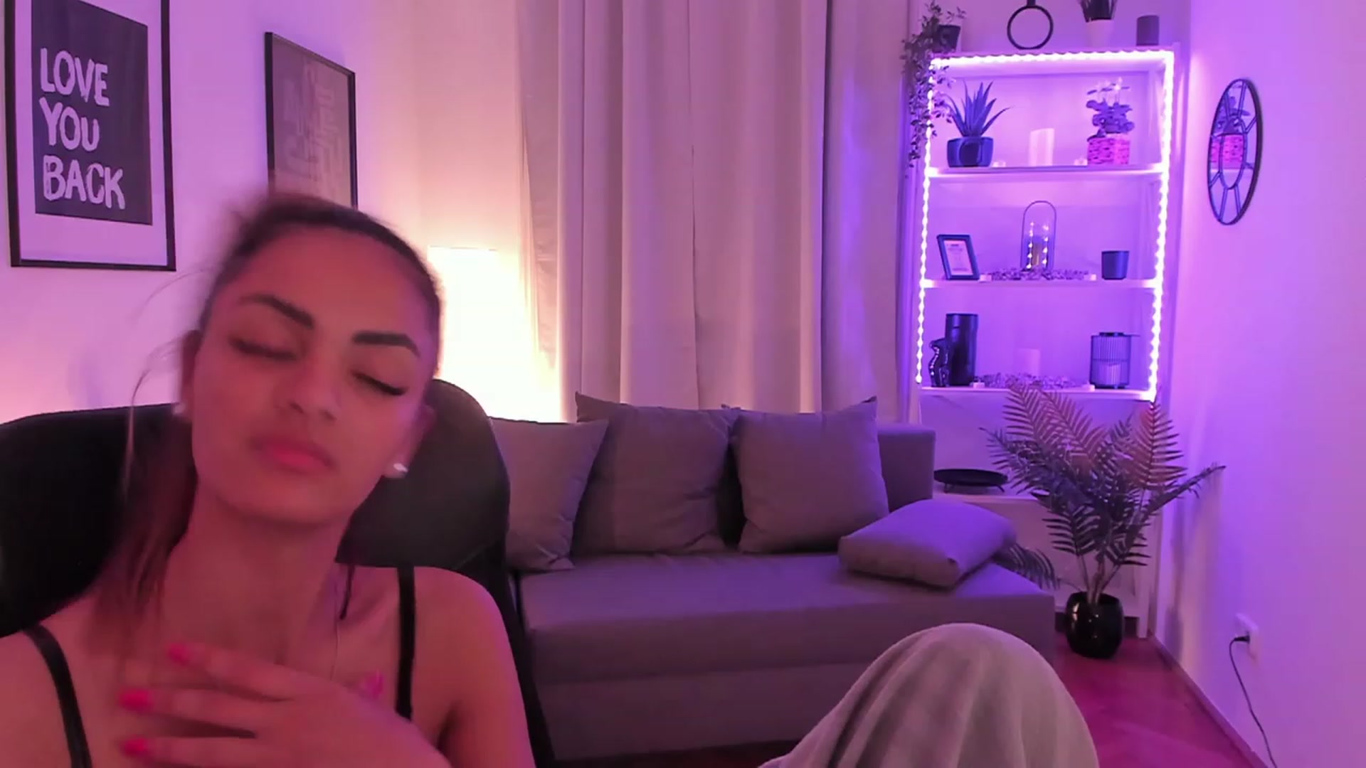 Gallery image thumbnail from Aisha_dream's myfreecams stream on, 10/09/2023, 24:38 image 14 of 20