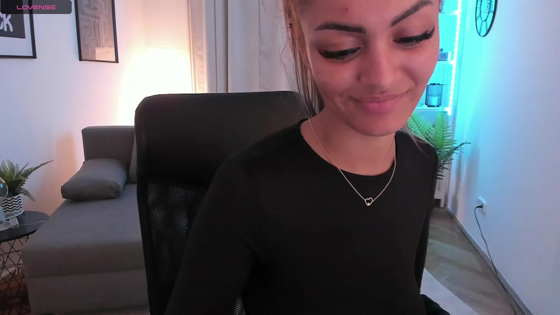 Gallery image thumbnail from Aisha_dream's myfreecams stream on, 10/20/2023, 15:28 image 3 of 20