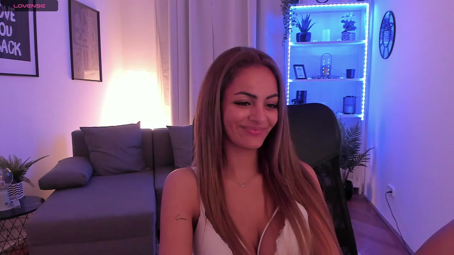 Gallery image thumbnail from Aisha_dream's myfreecams stream on, 10/26/2023, 20:14 image 5 of 20