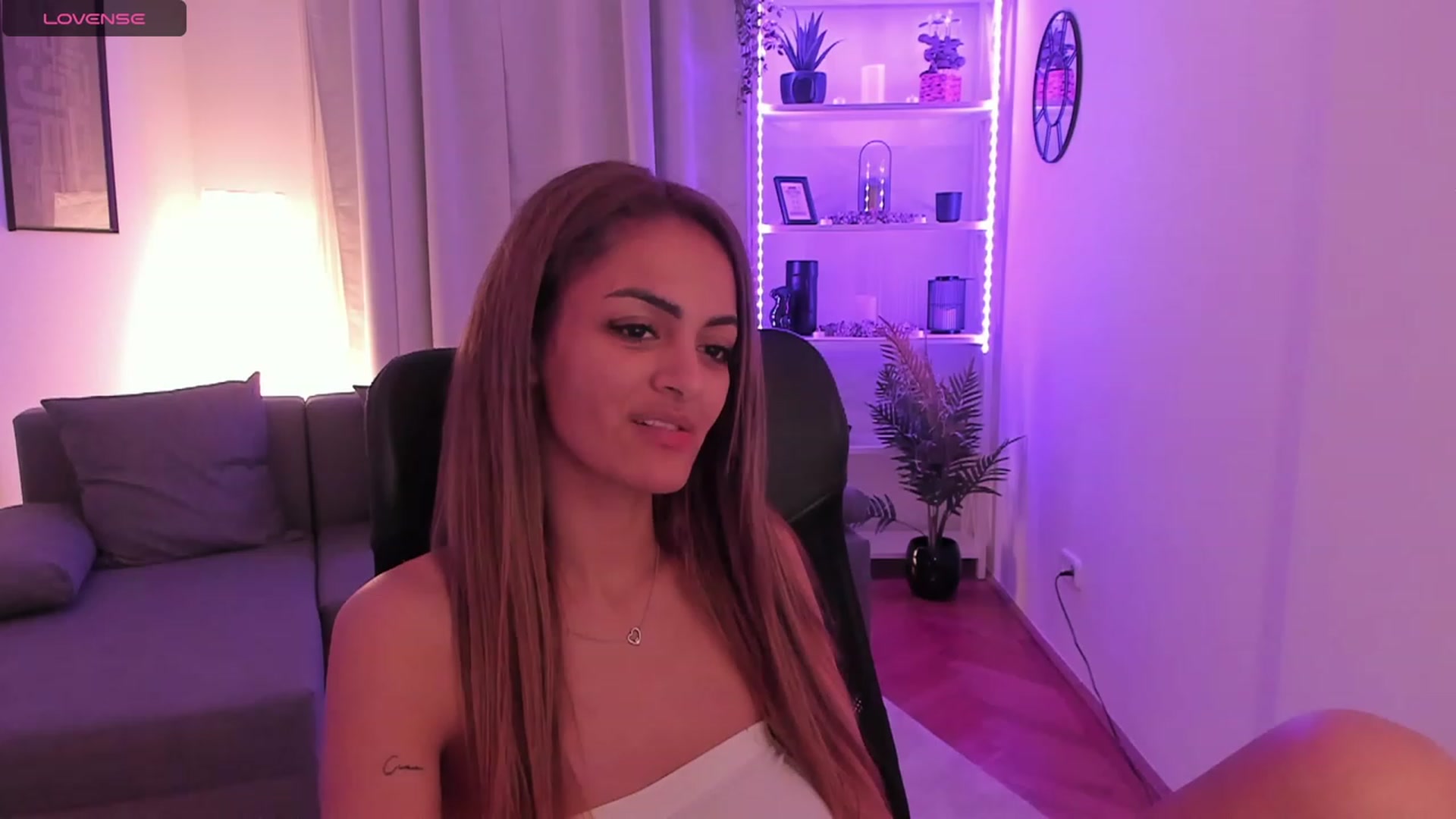 Gallery image thumbnail from Aisha_dream's myfreecams stream on, 10/29/2023, 22:54 image 10 of 20