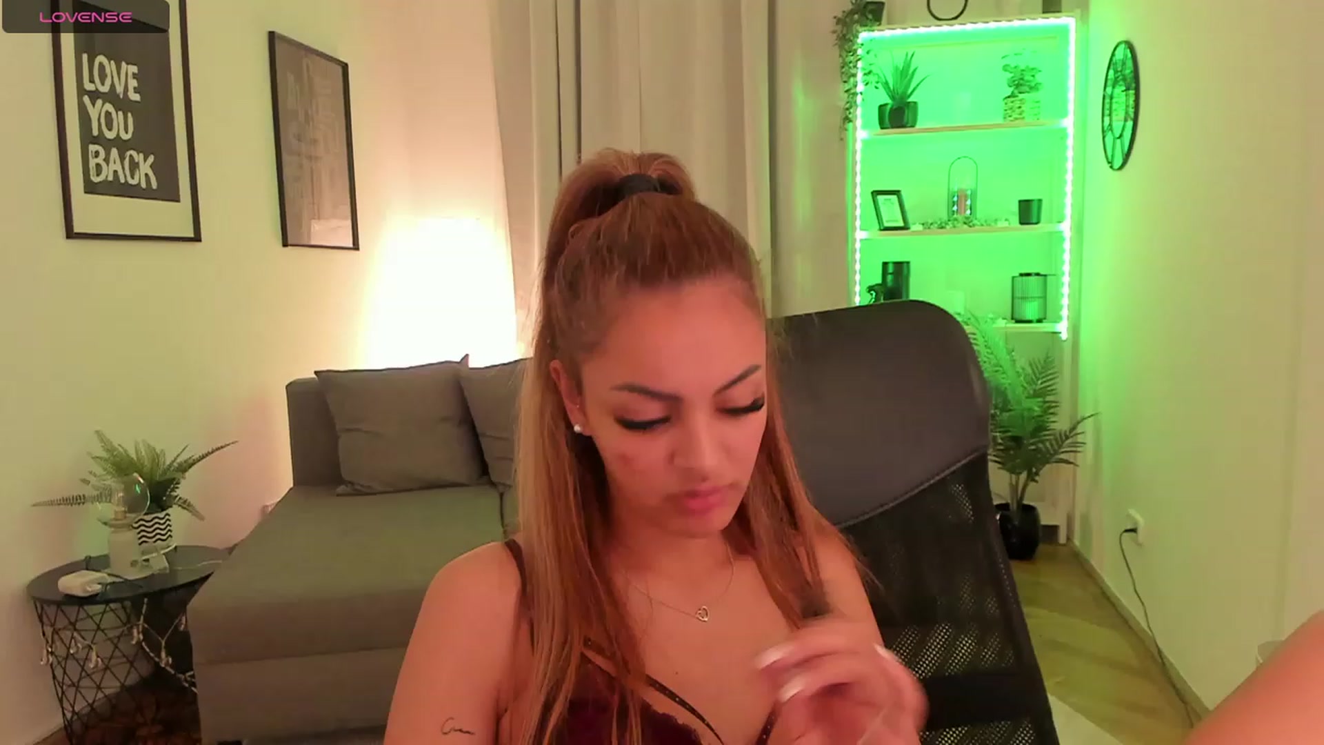 Gallery image thumbnail from Aisha_dream's myfreecams stream on, 11/10/2023, 17:23 image 10 of 20