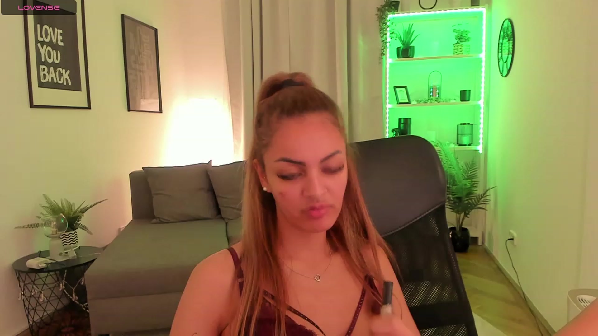 Gallery image thumbnail from Aisha_dream's myfreecams stream on, 11/10/2023, 17:23 image 9 of 20