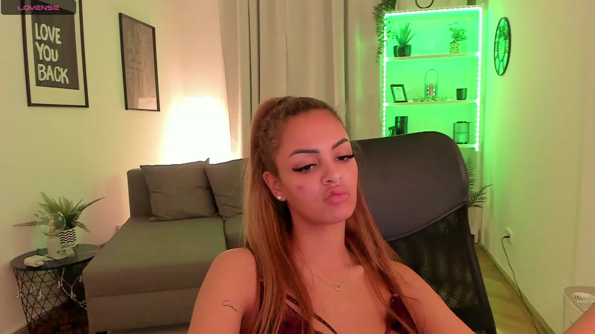 Gallery image thumbnail from Aisha_dream's myfreecams stream on, 11/10/2023, 17:23 image 16 of 20