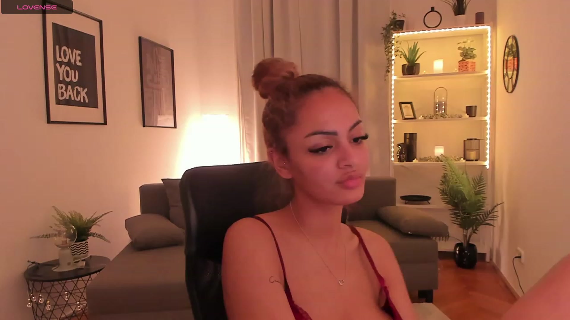 Gallery image thumbnail from Aisha_dream's myfreecams stream on, 11/17/2023, 19:28 image 13 of 20