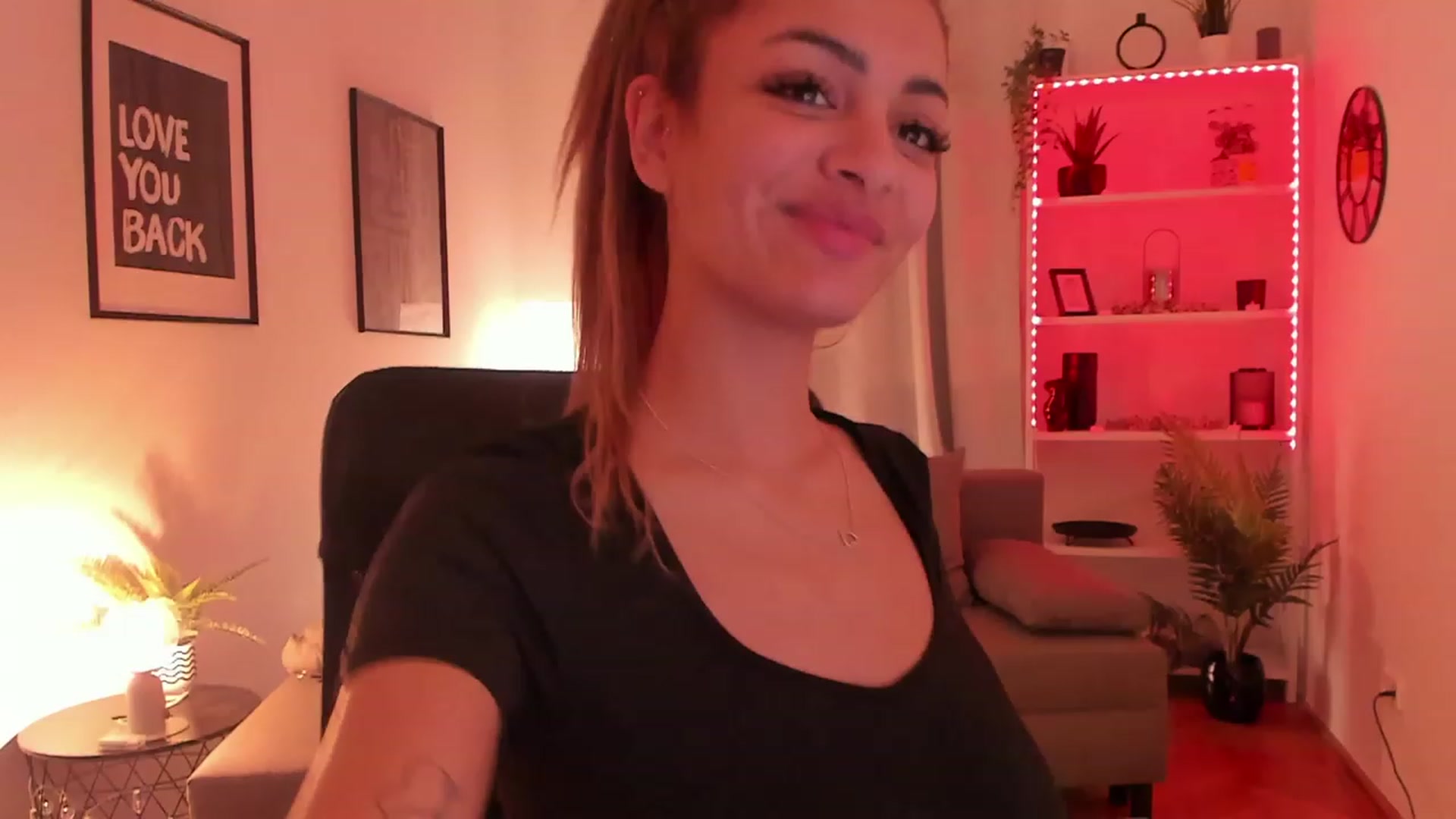 Gallery image thumbnail from Aisha_dream's myfreecams stream on, 12/06/2023, 16:49 image 7 of 20