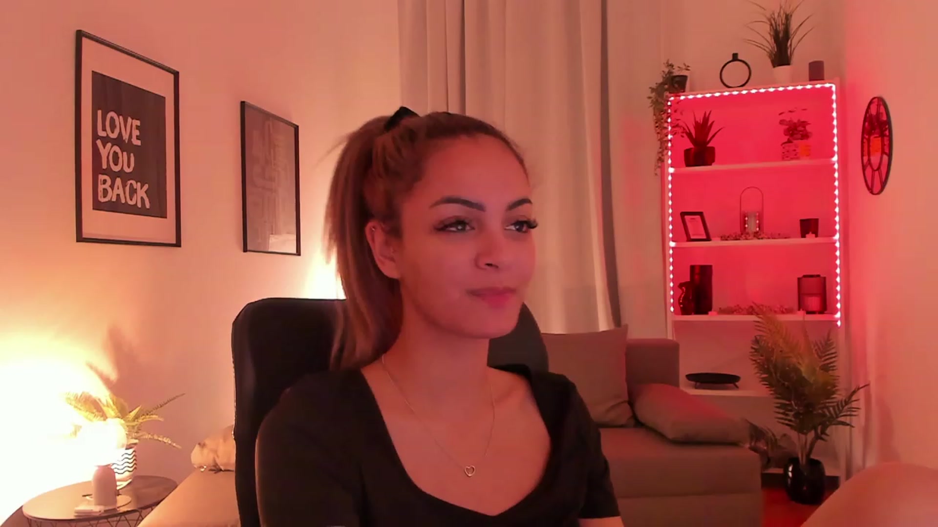 Gallery image thumbnail from Aisha_dream's myfreecams stream on, 12/06/2023, 16:49 image 16 of 20