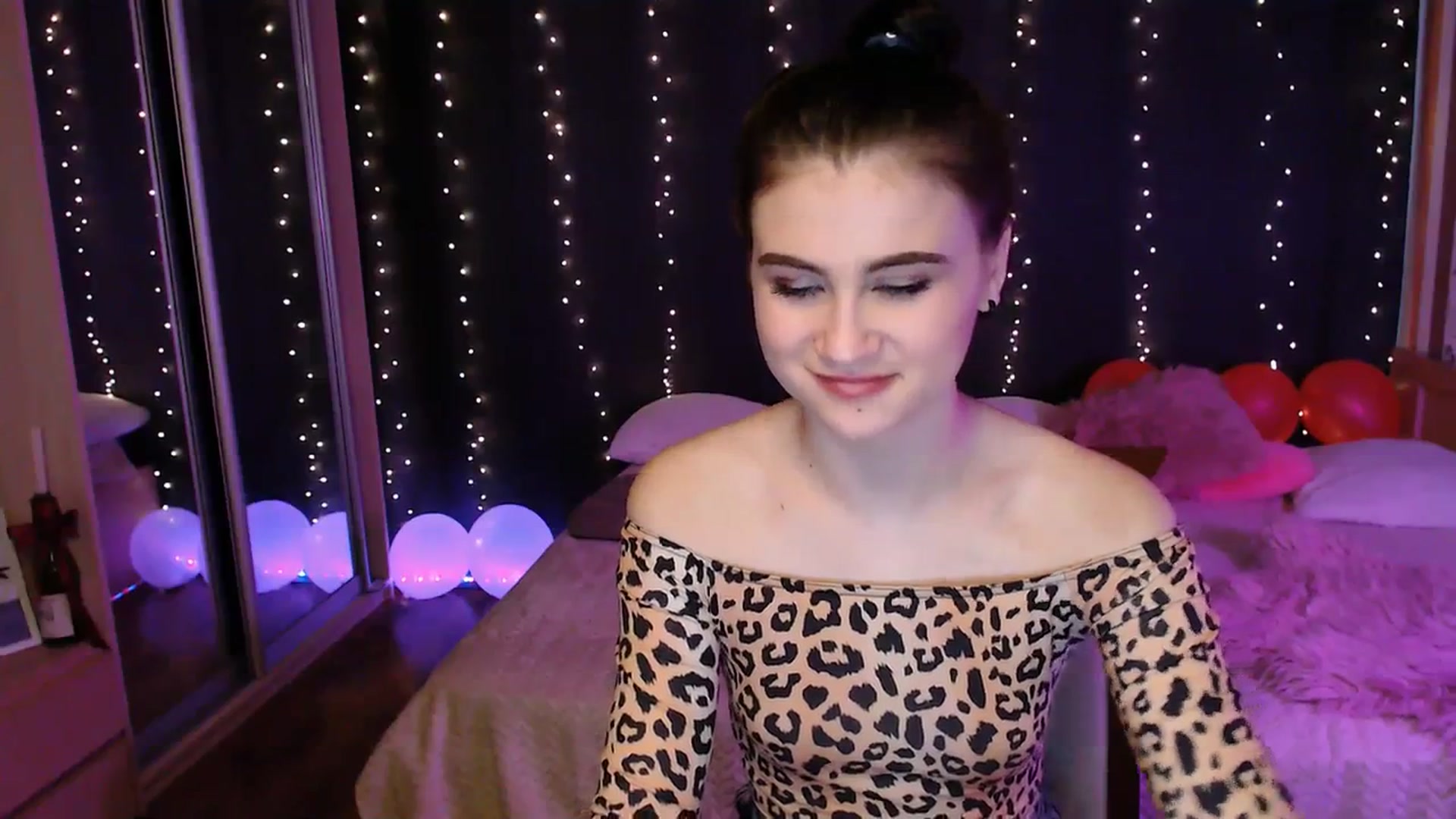 Gallery image thumbnail from Aiza_Belle's myfreecams stream on, 03/01/2024, 15:38 image 16 of 20
