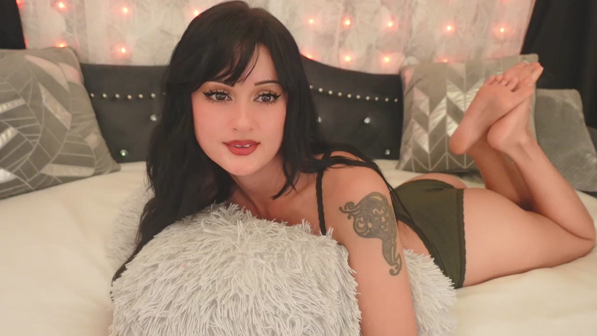 Gallery image thumbnail from Akahanibee's myfreecams stream on, 09/08/2025, 09:36 image 1 of 20