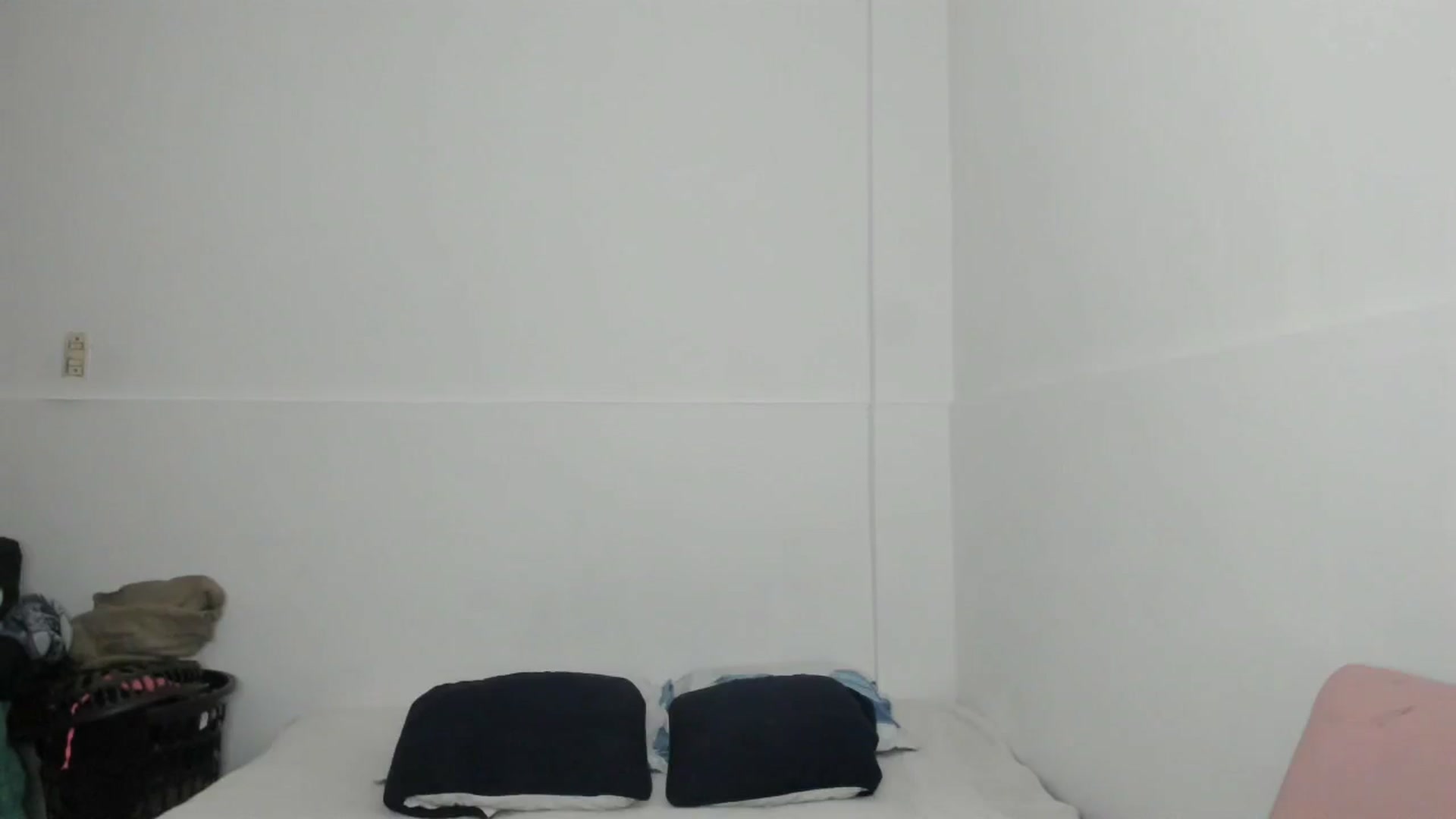 Gallery image thumbnail from Akemi_lux's myfreecams stream on, 04/19/2025, 17:10 image 3 of 20