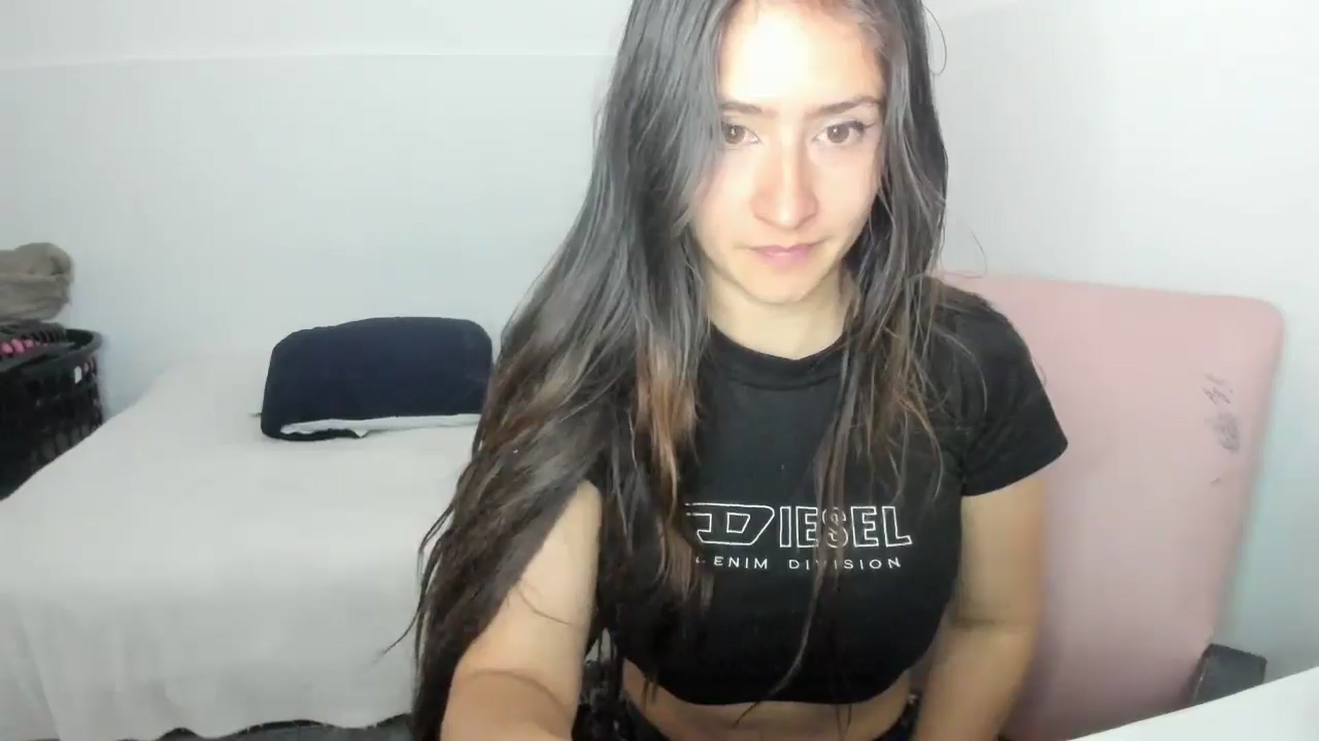Gallery image thumbnail from Akemi_lux's myfreecams stream on, 04/19/2025, 17:10 image 5 of 20